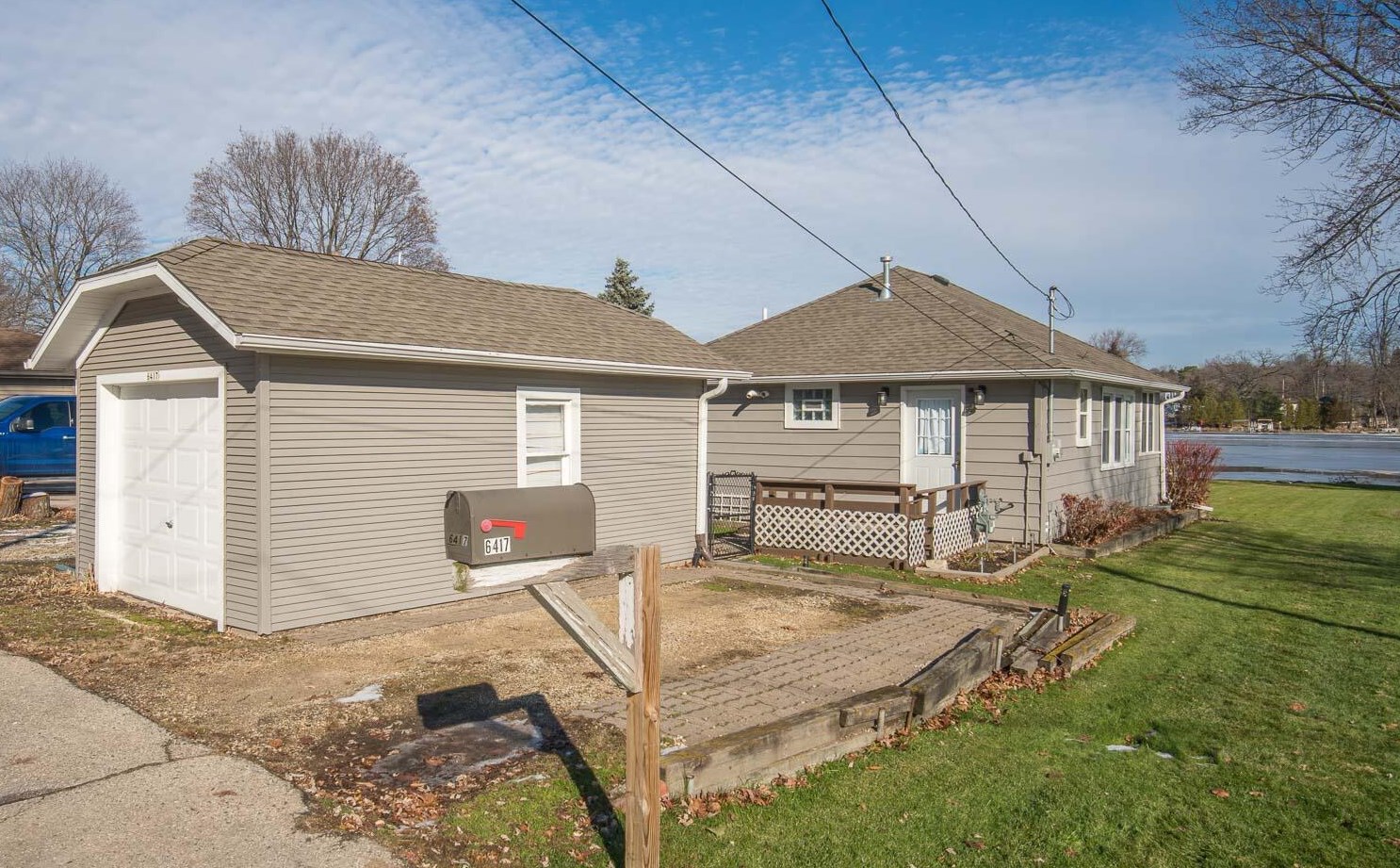6417 Riverside Rd, Waterford, WI 53185-2403
