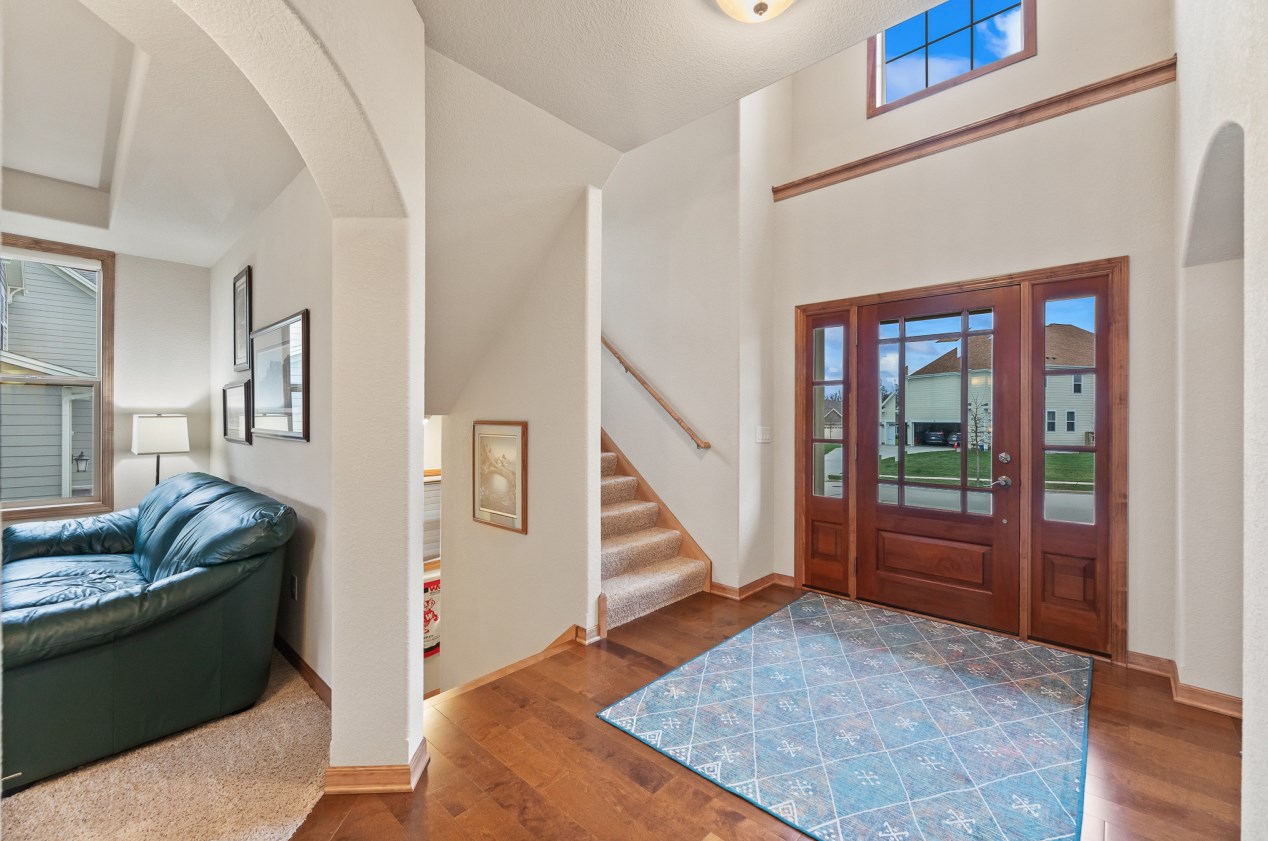 305 Century Oak Dr, Waukesha, WI 53188