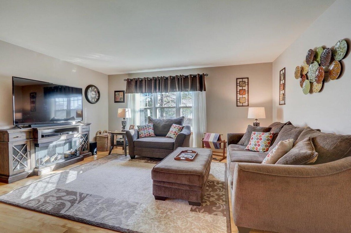 615 Park Dr, Waterford, WI 53185