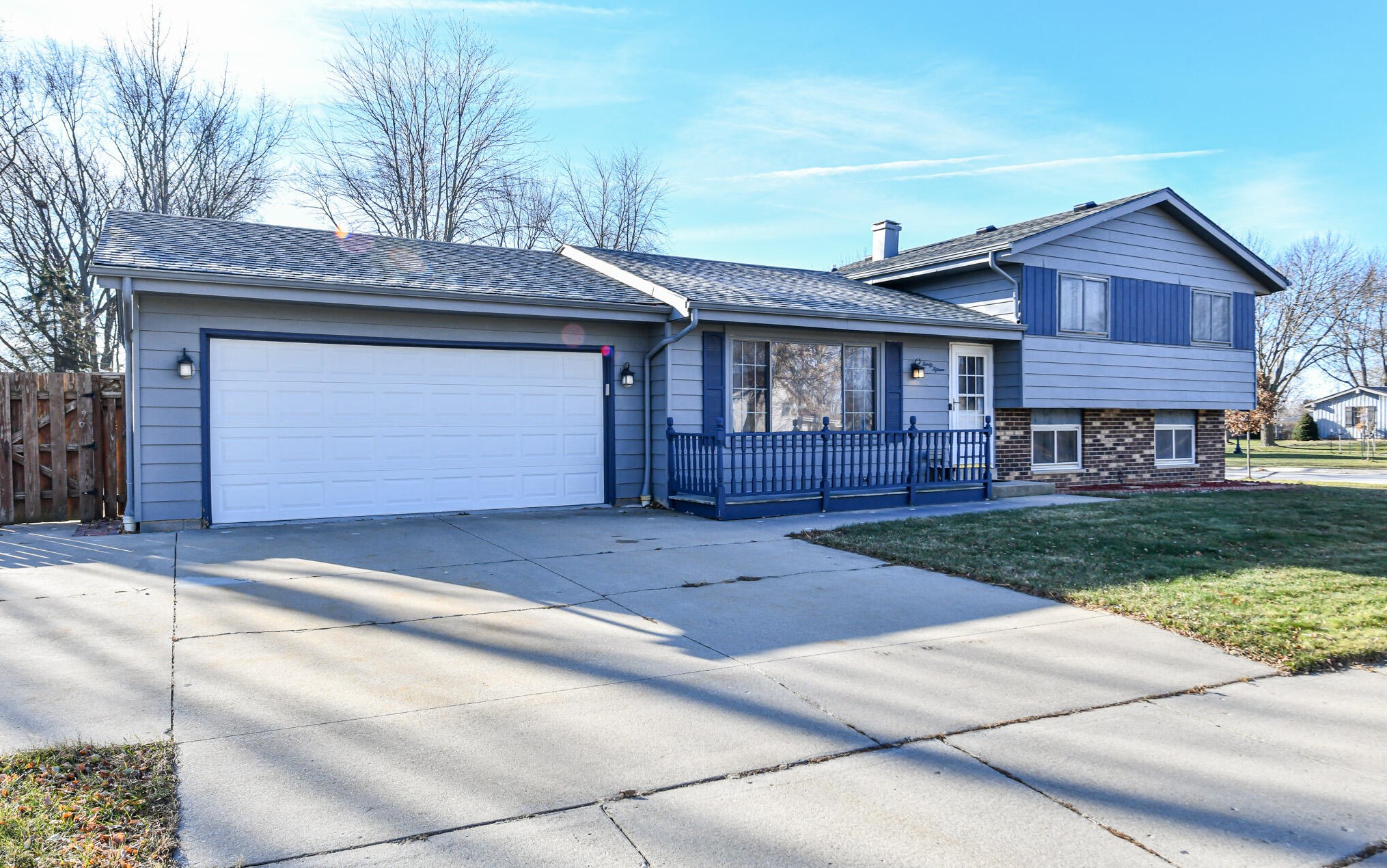 3015 E Stonefield Dr, Oak Creek, WI 53154