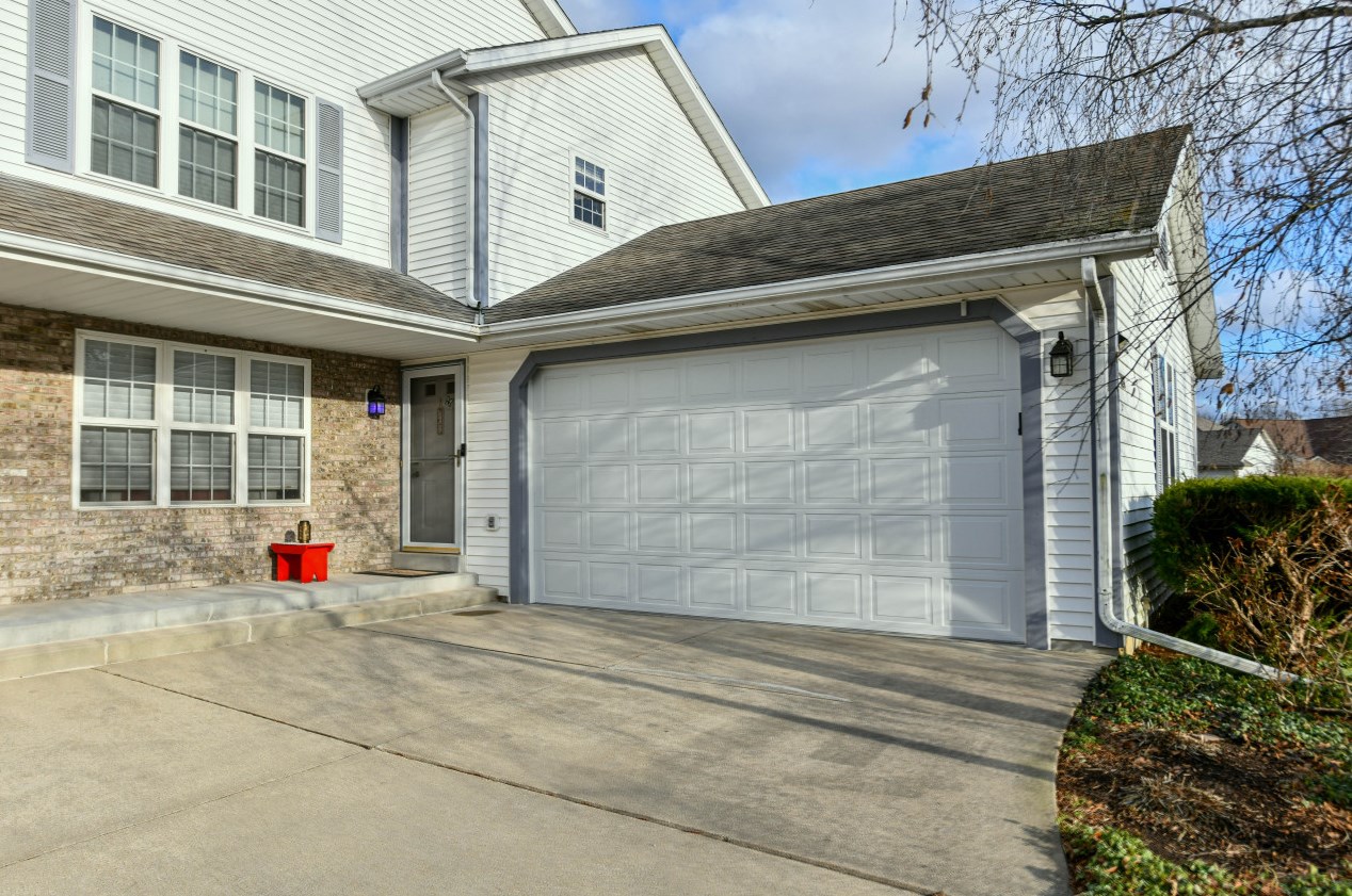 2754 Sandra Ln, Waukesha, WI 53188