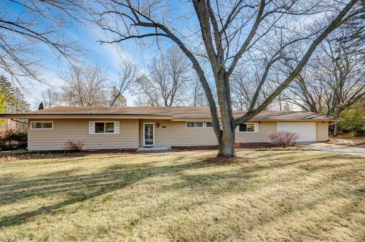 3330 Grandview Dr #lower, Brookfield, WI 53005