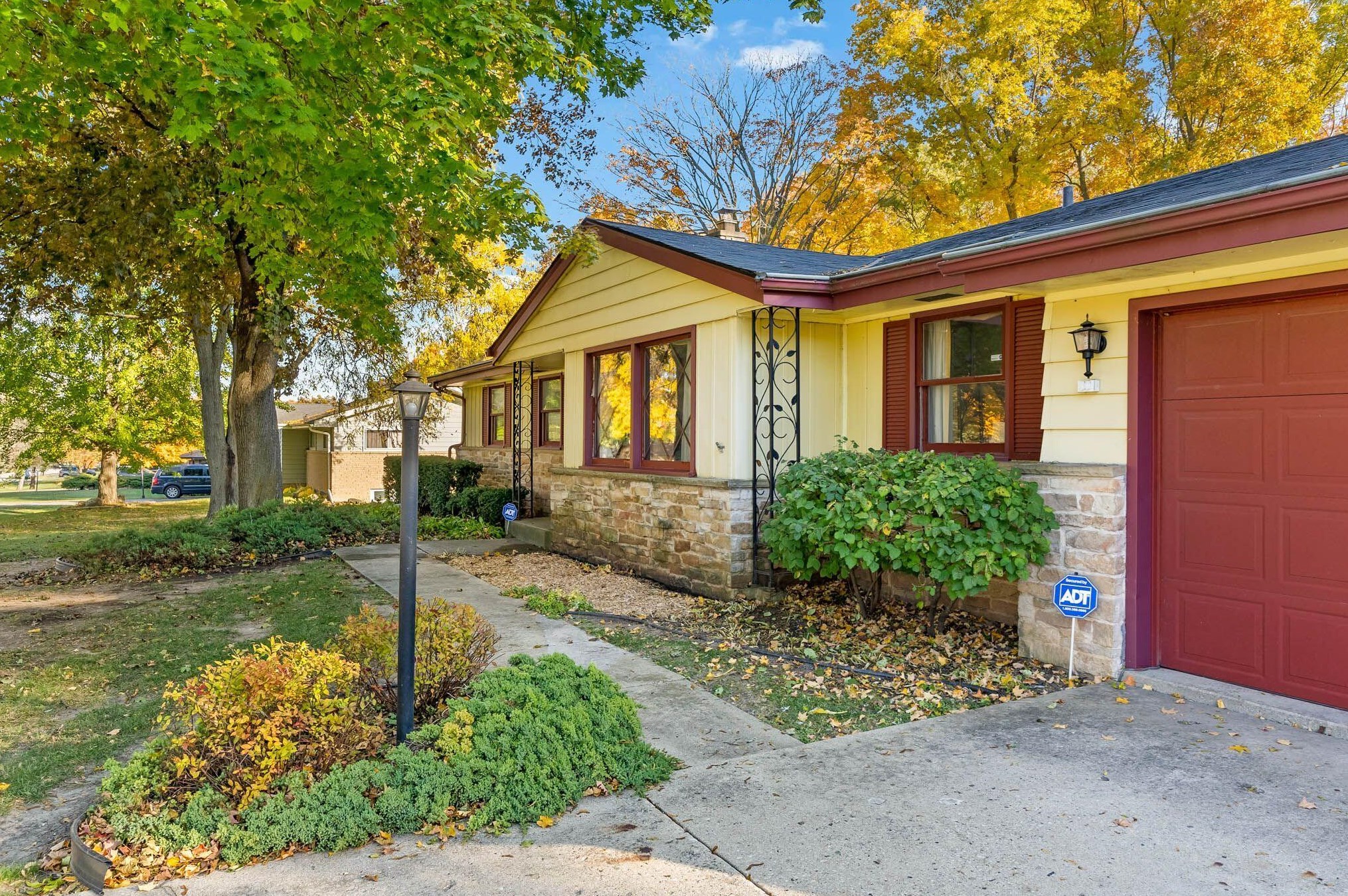 16985 W Salentine Dr, Waukesha, WI 53151
