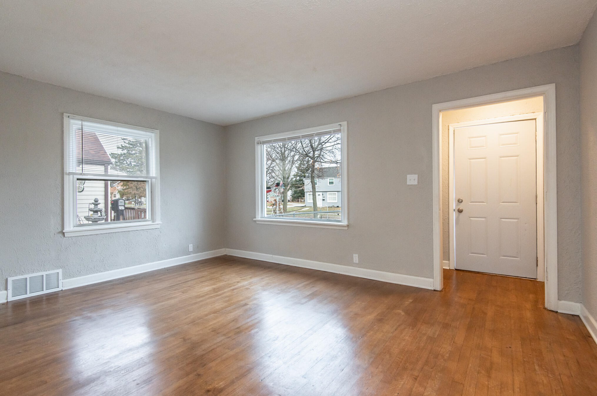 4369 54th St, Milwaukee, WI 53220-3505