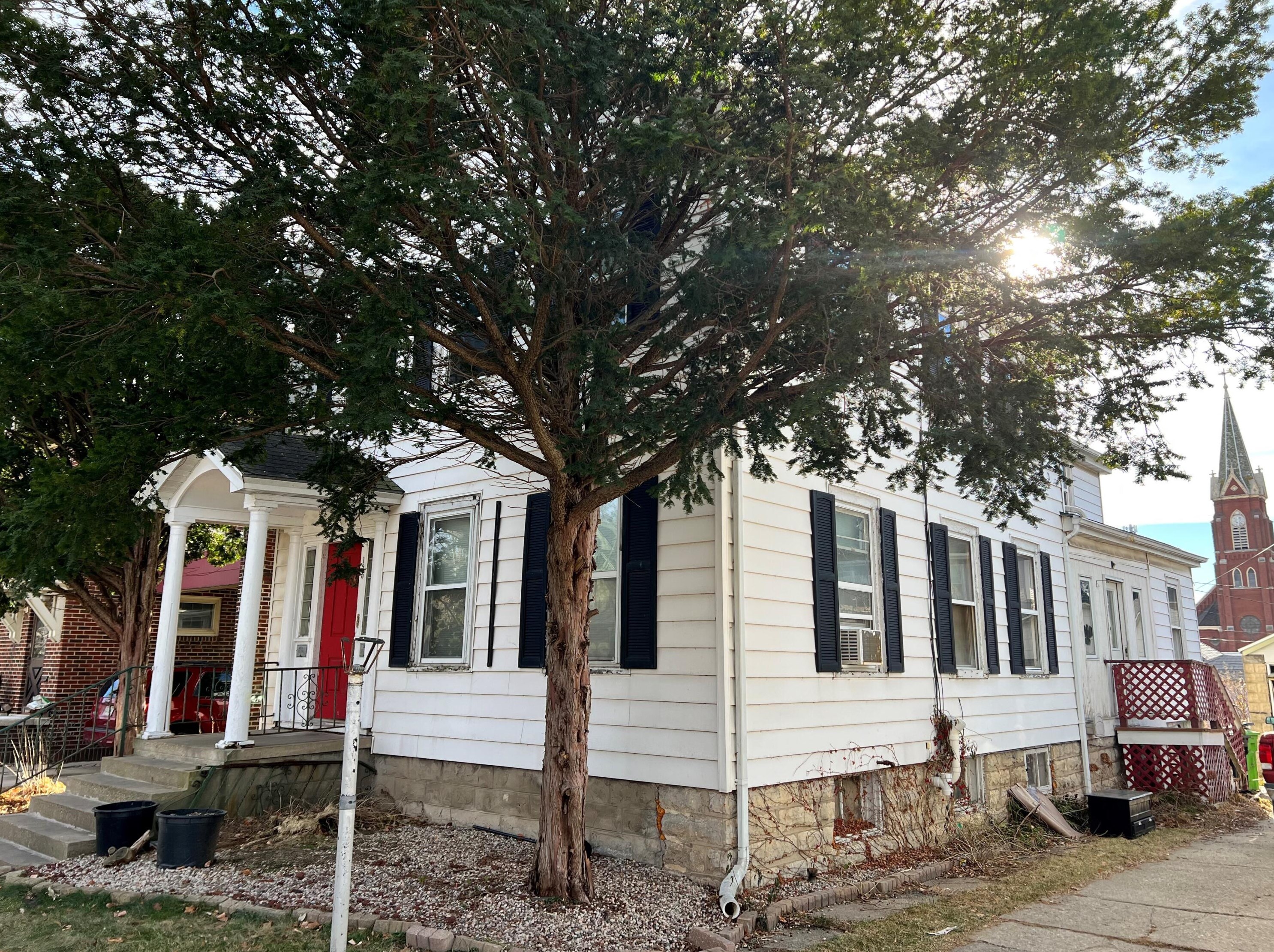 125 W 3rd St, Beaver Dam, WI 53916