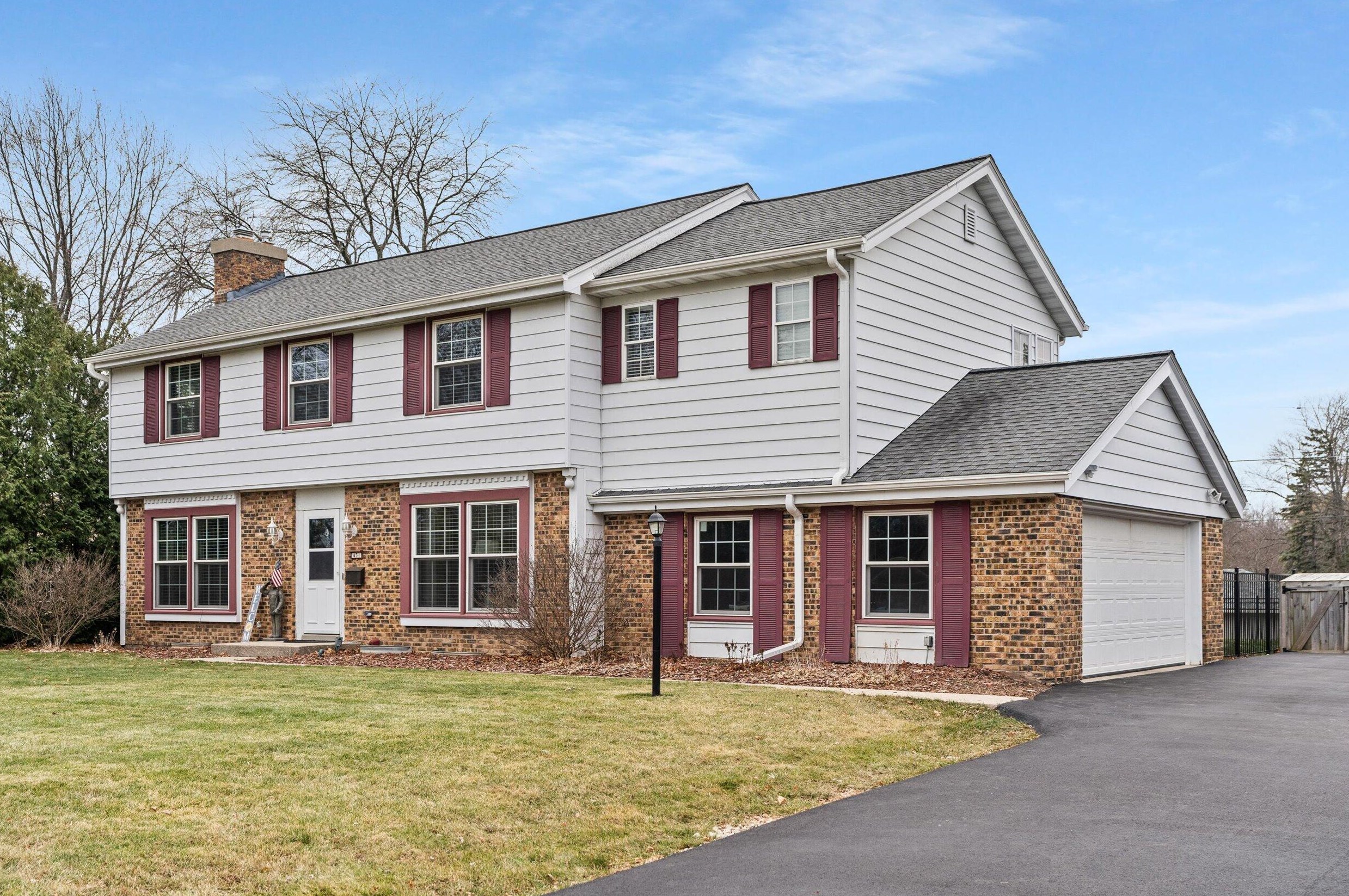 431 Susan Ln, Thiensville, WI 53092