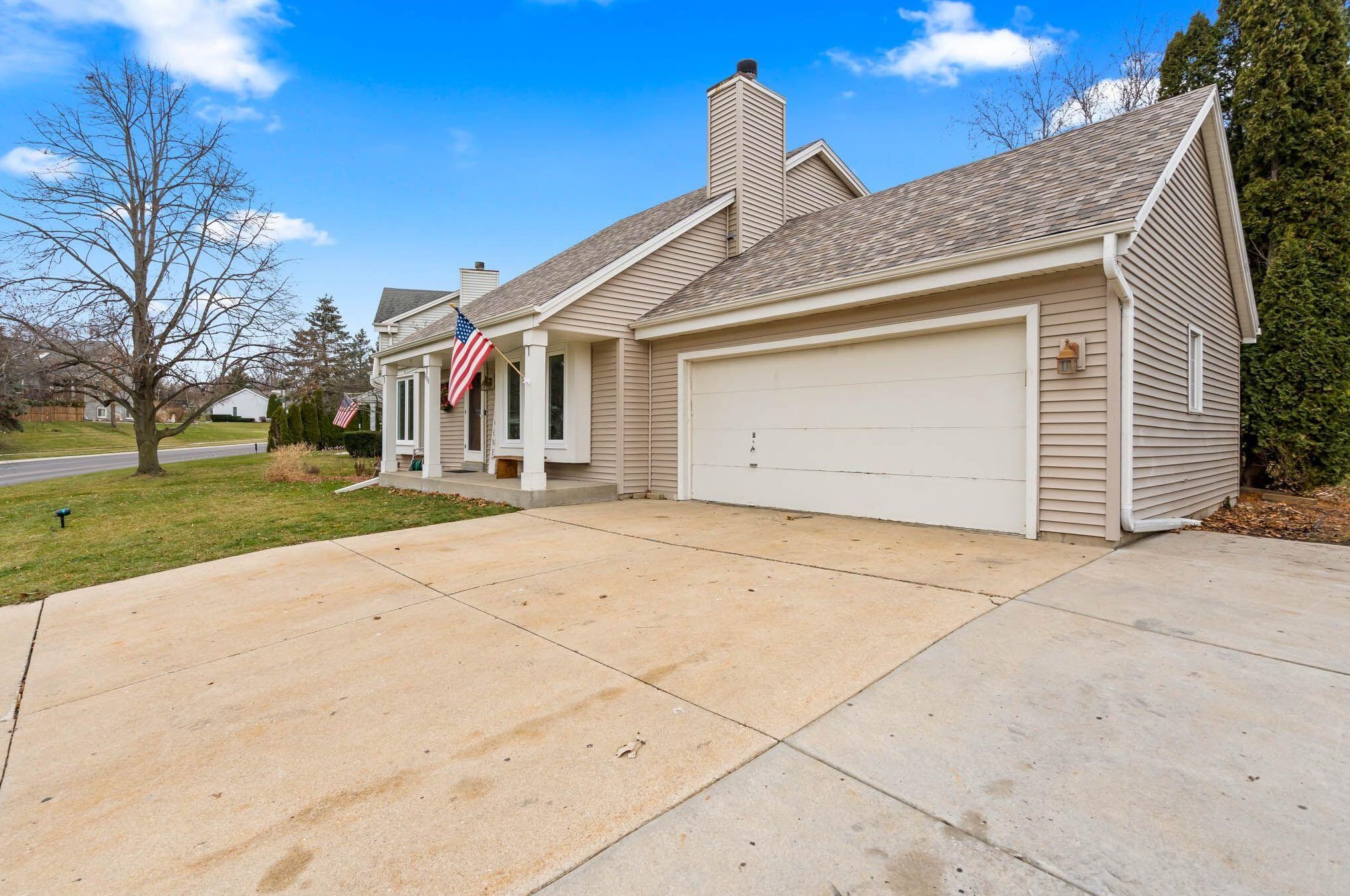 1223 Riverton Dr, Mukwonago, WI 53149