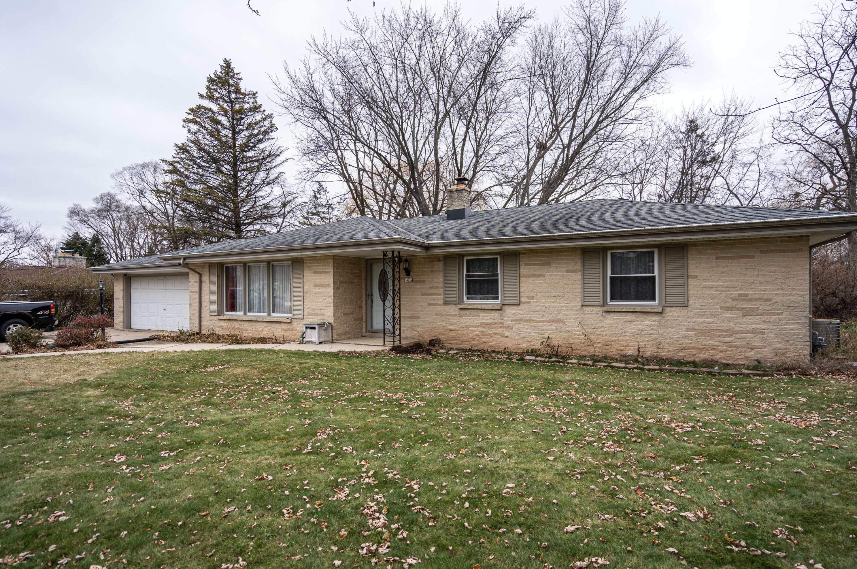 3470 S Russel Rd, Waukesha, WI 53151