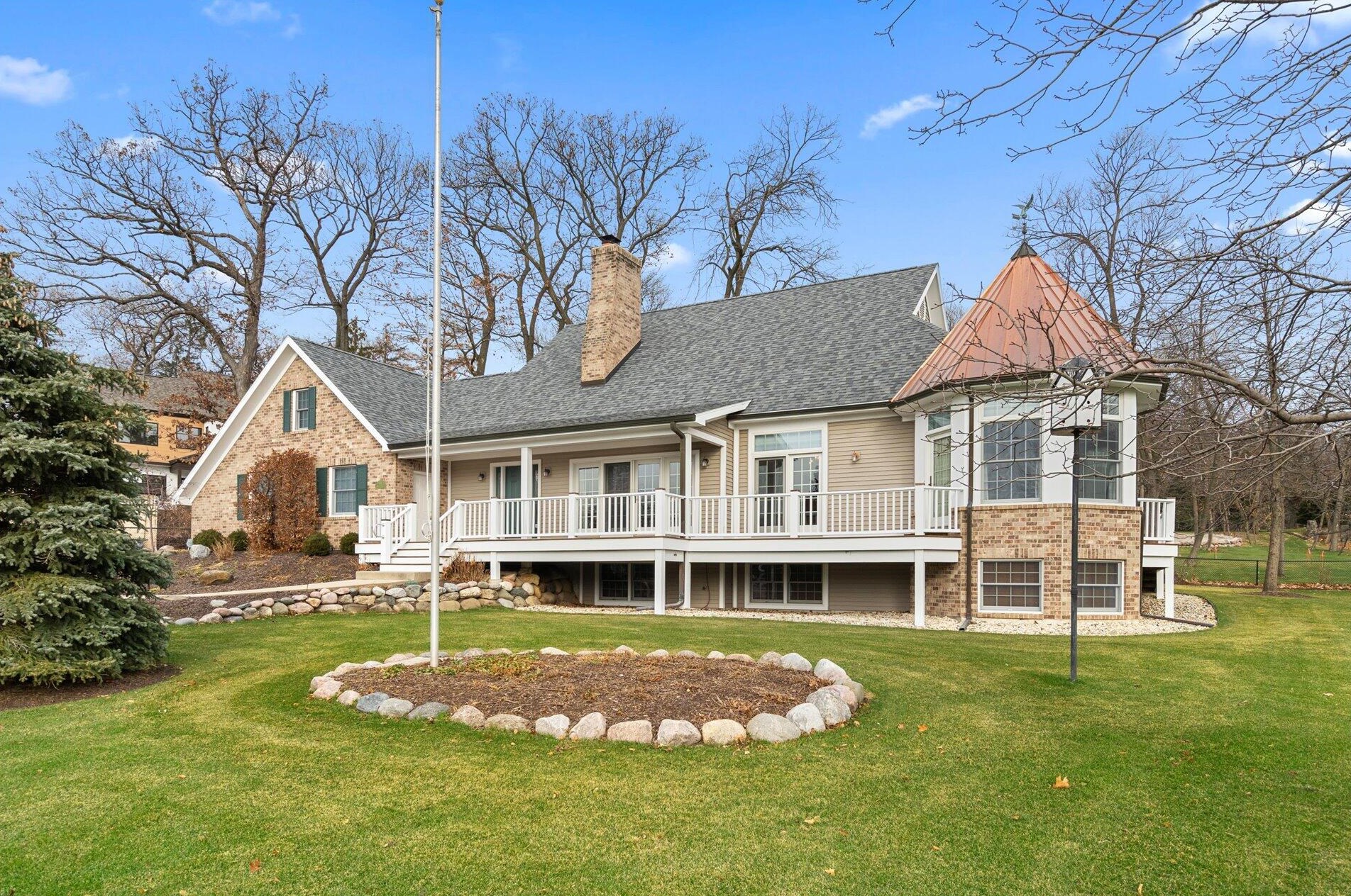 901 Maytag Rd, Lake Geneva, WI 53147