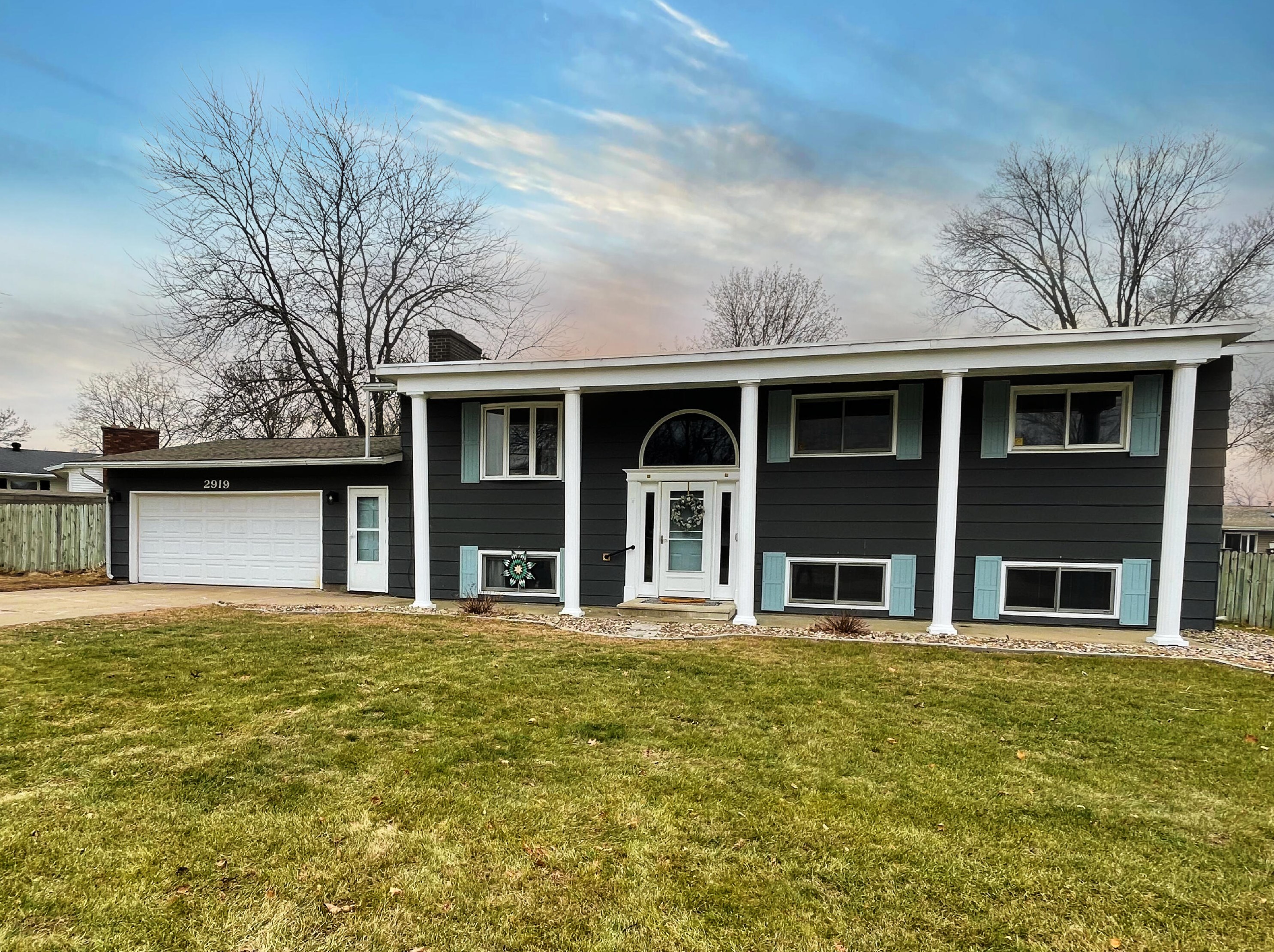 2919 Robin Hood Dr, La Crosse, WI 54601