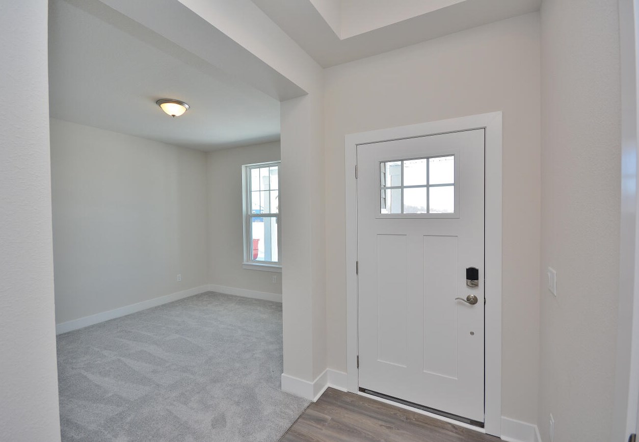 1221 Mamerow Ln, Oconomowoc, WI 53066