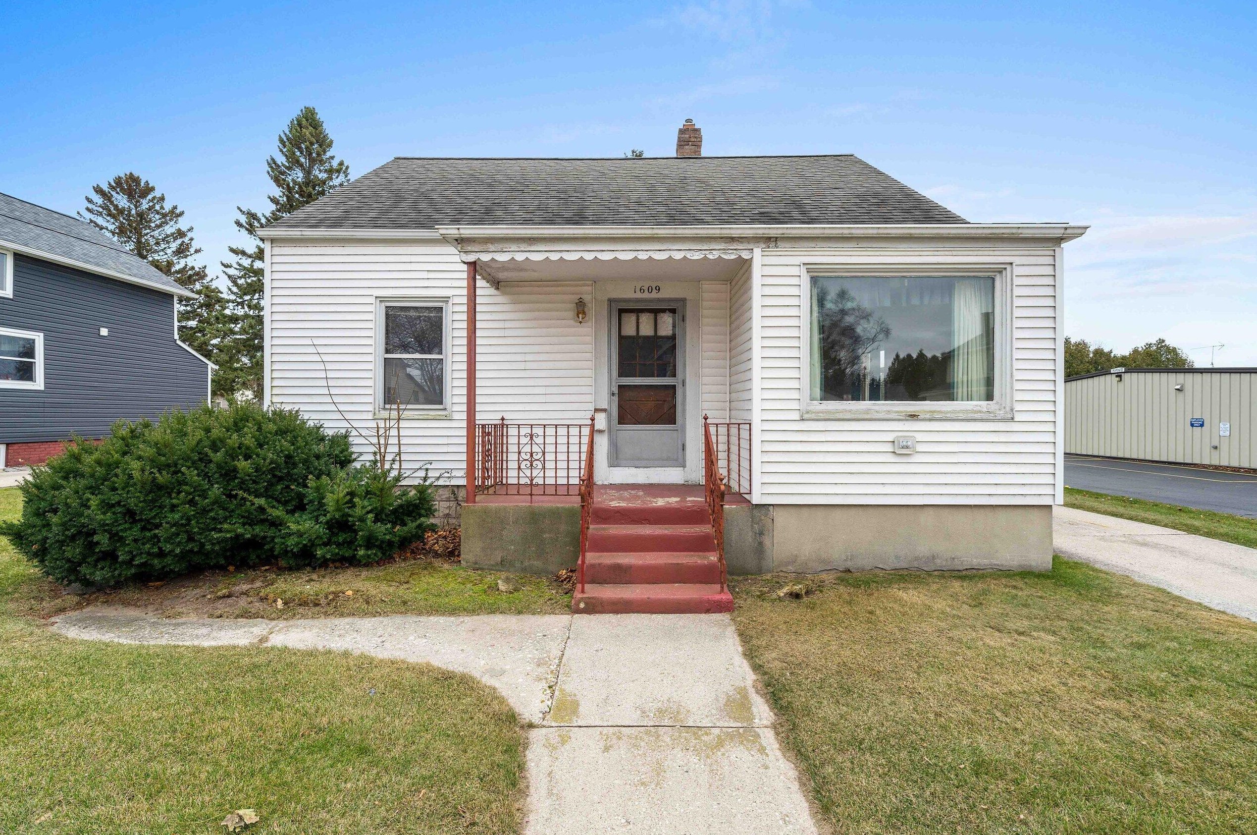 1609 22nd St, Two Rivers, WI 54241