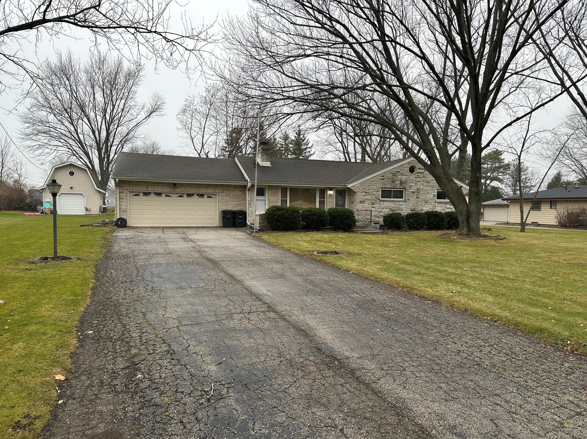8191 34th St, Hales Corners, WI 53132-8403