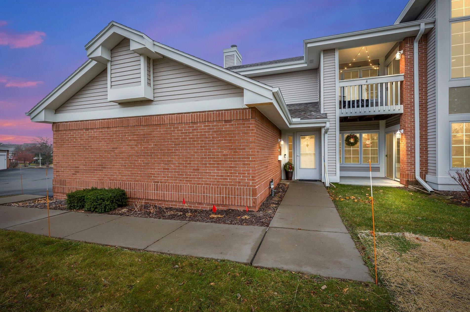 8752 Woodbridge Dr, Greendale, WI 53129