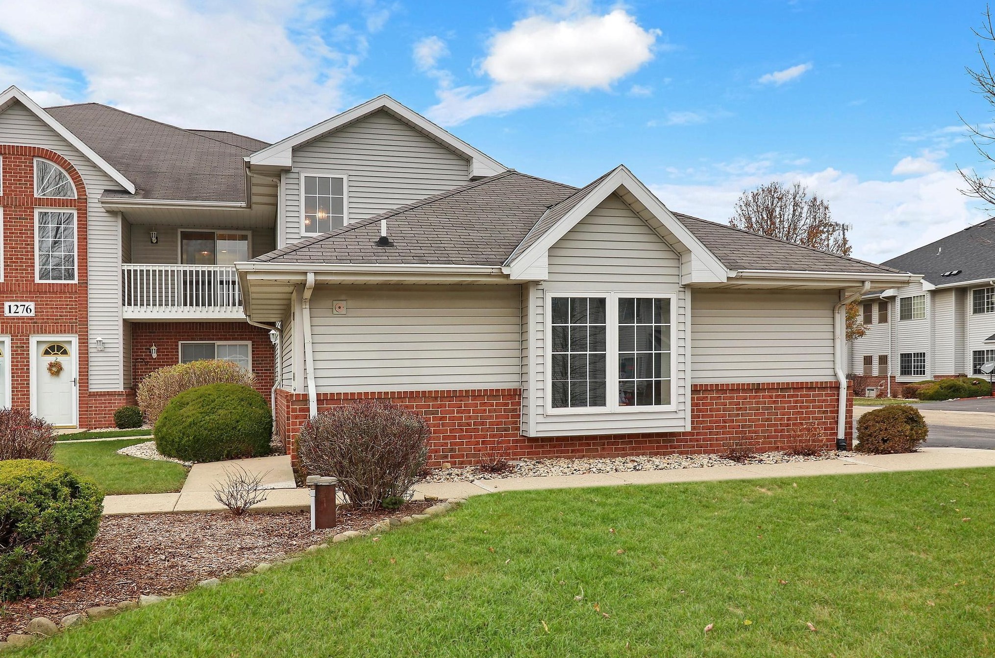 1276 Village Centre Dr #6, Kenosha, WI 53144