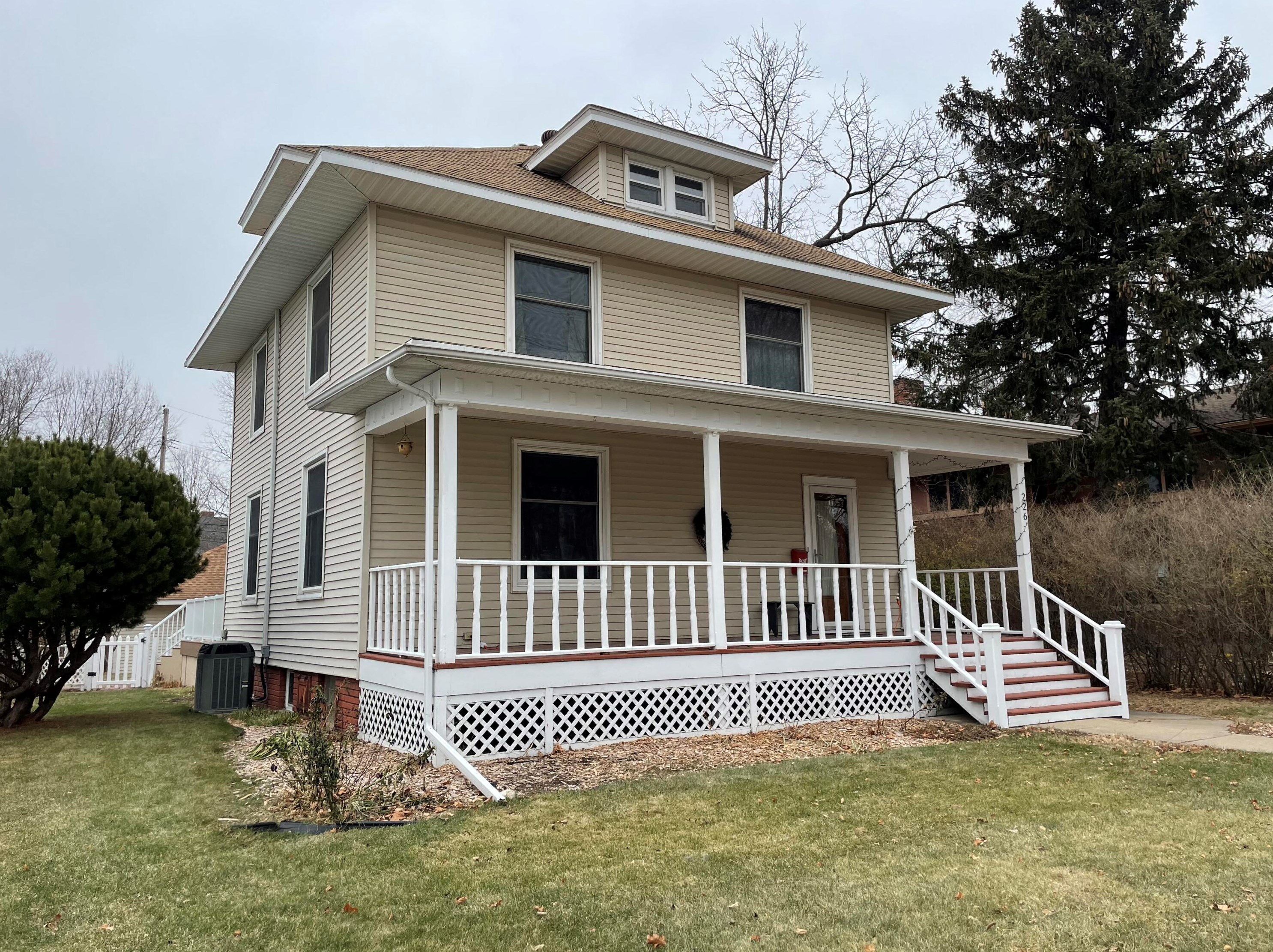 226 10th Street S, La Crosse, WI 54601