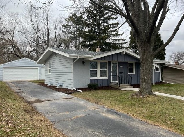 2122 Irving Pl, Waukesha, WI 53188