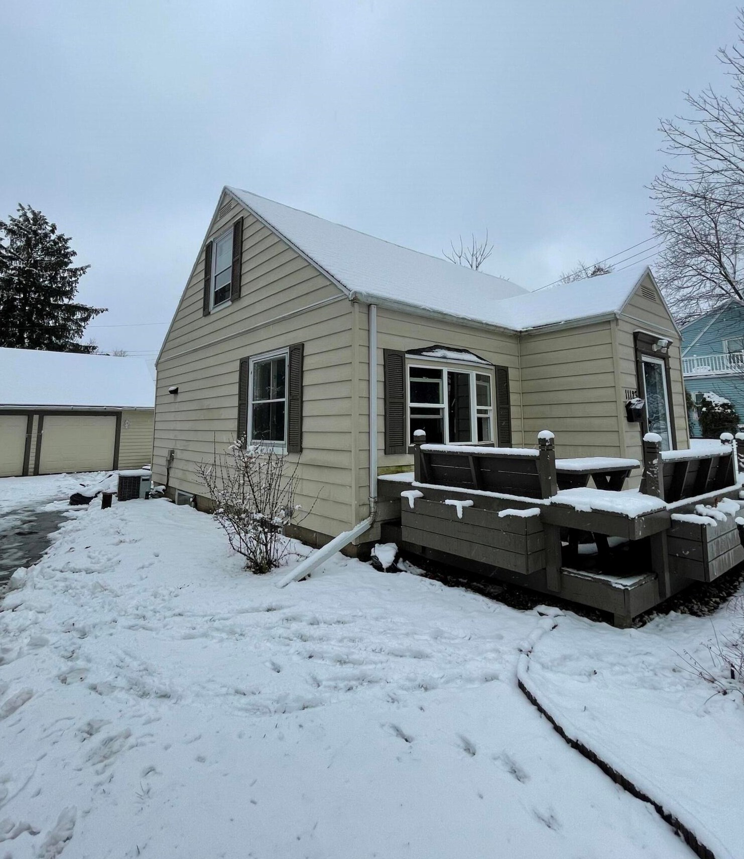 11123 Godsell Ave, Hales Corners, WI 53130-1858
