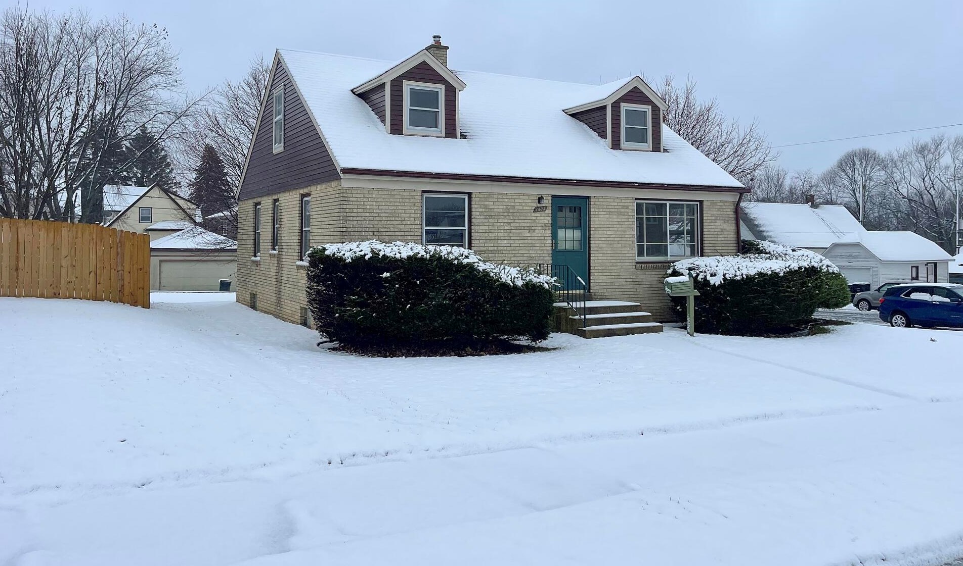 1335 Missouri Ave, South Milwaukee, WI 53172-1934