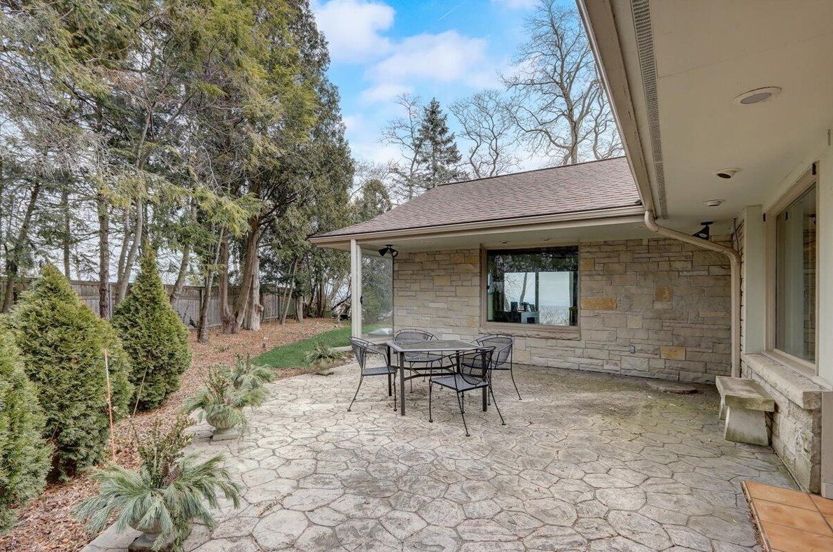6990 N Barnett Ln, Milwaukee, WI 53217