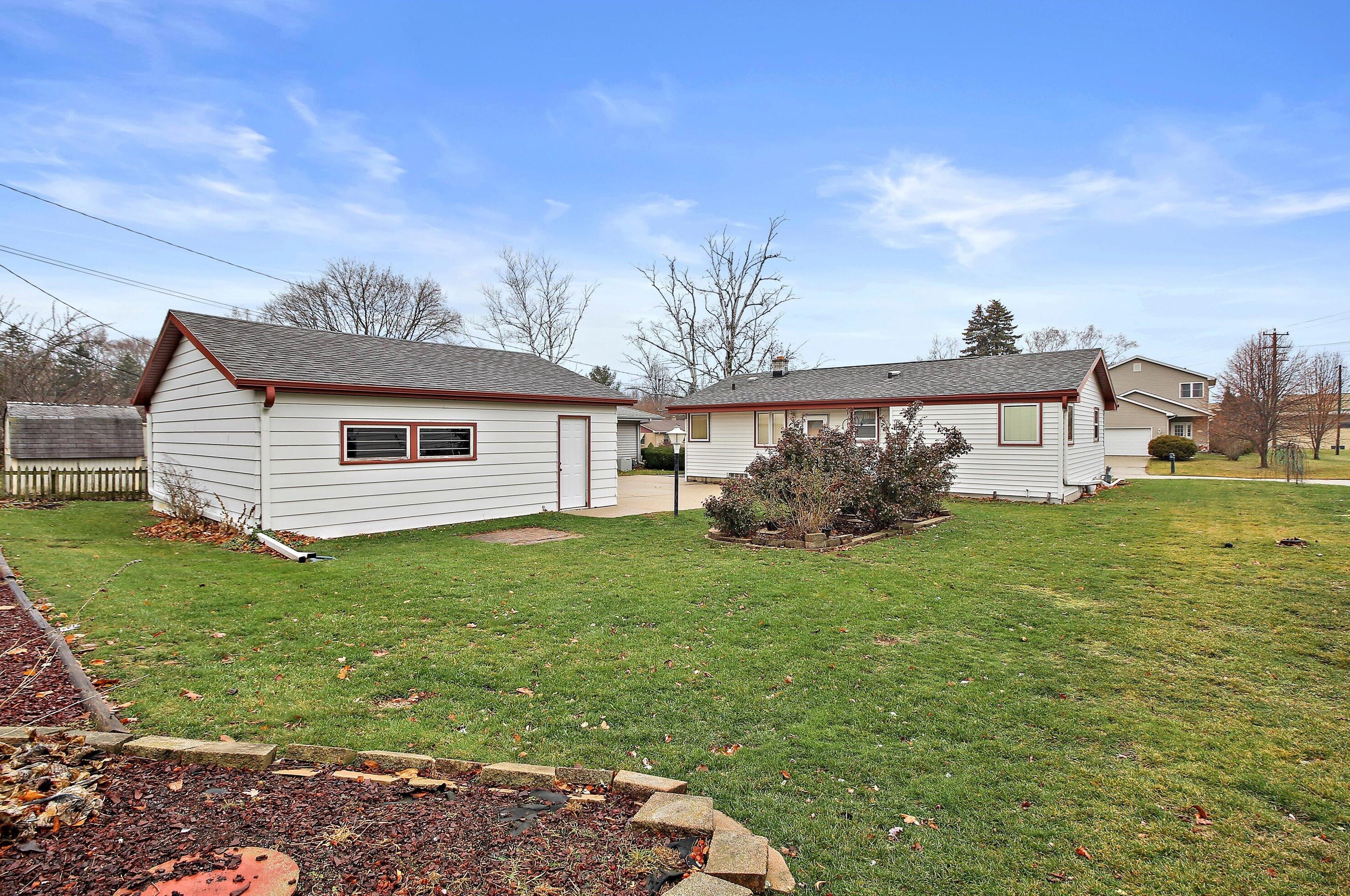 3151 Wheelock Dr, Racine, WI 53405-4545