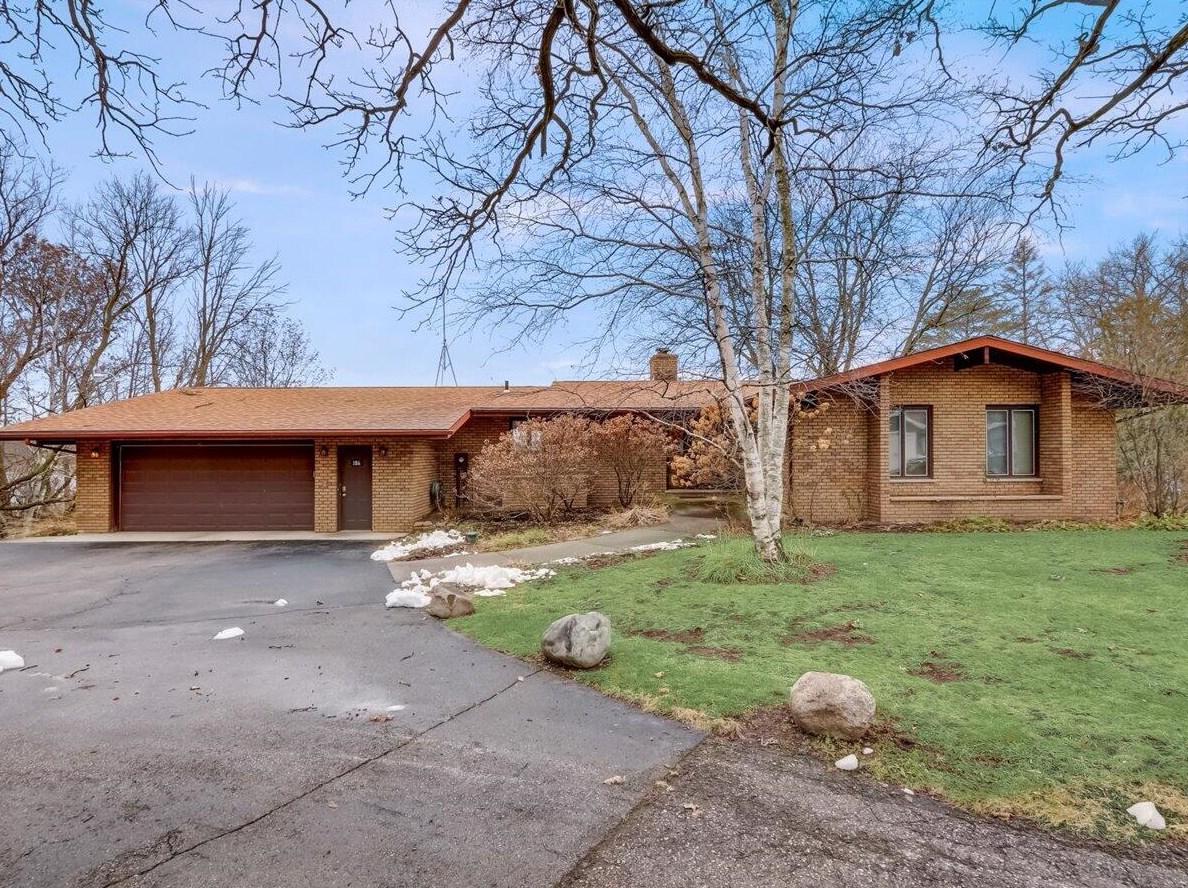 186 Inlet Shore Dr, Delavan WI  53115-3022 exterior