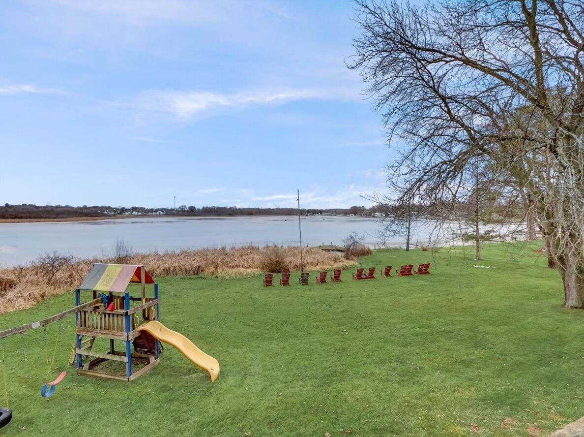 186 Inlet Shore Dr, Delavan, WI 53115