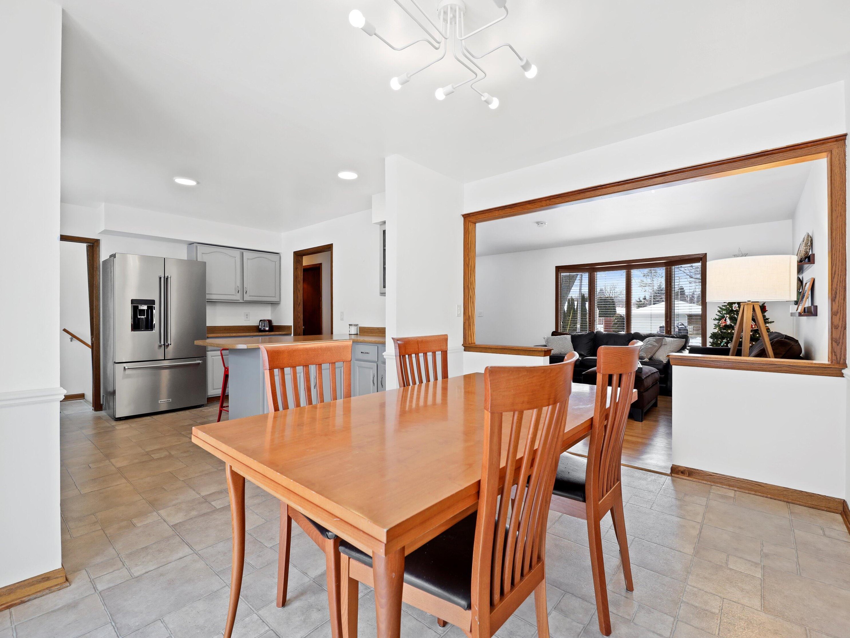 1512 Audubon Ave, Grafton, WI 53024-2219