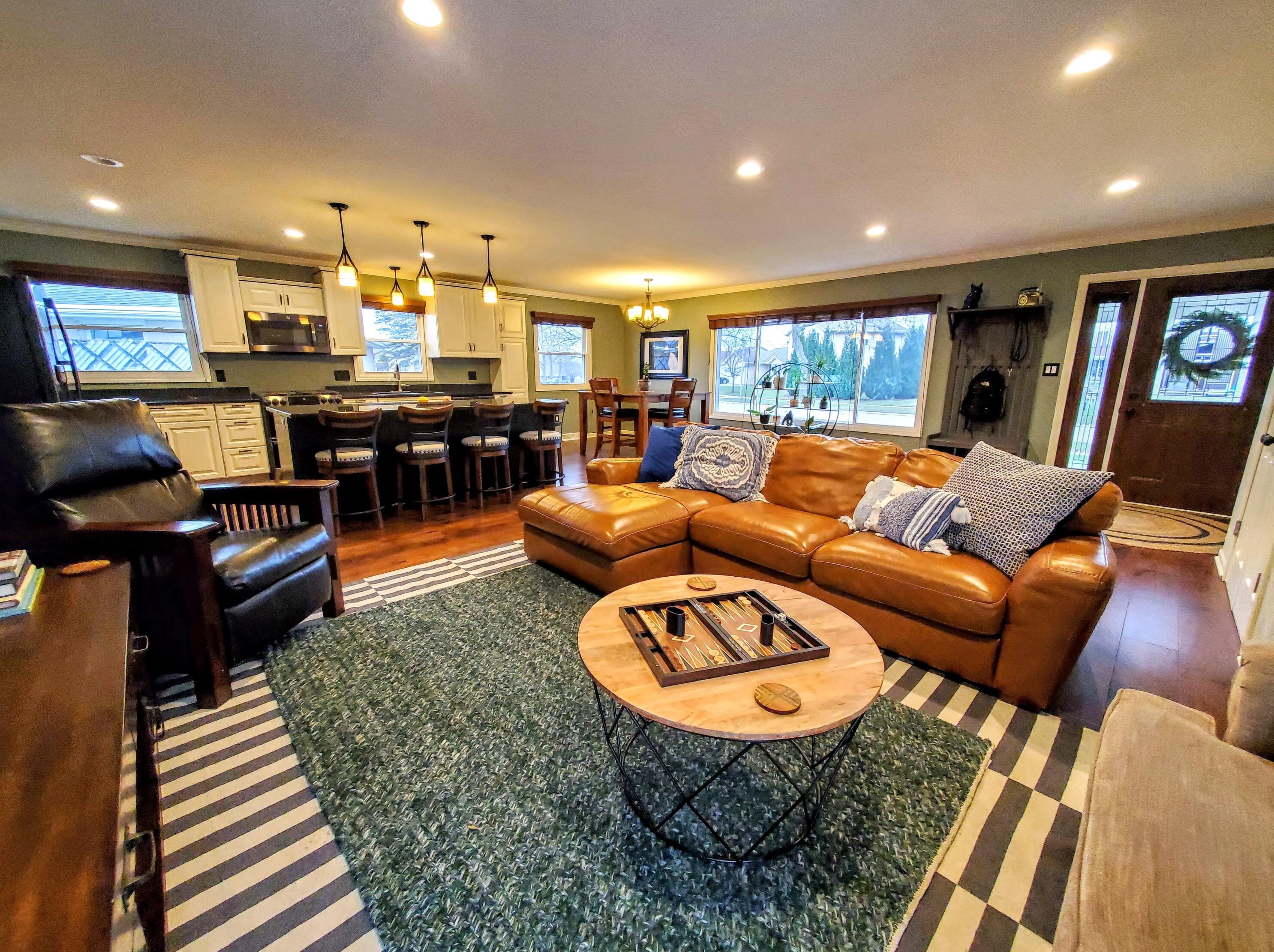 8015 S Mona Dr, Oak Creek, WI 53154