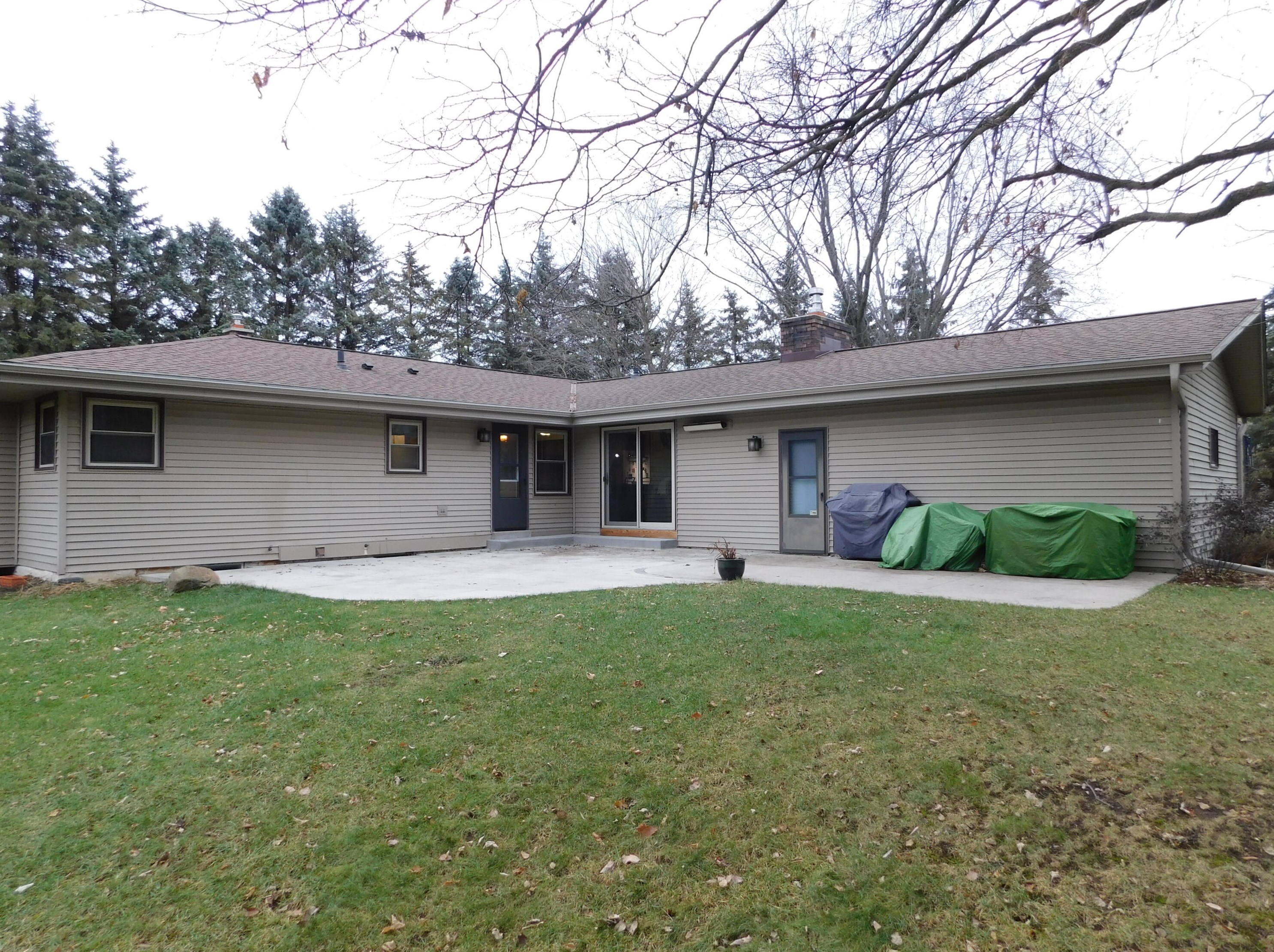 1218 Trail Way Dr, Grafton, WI 53024-9754