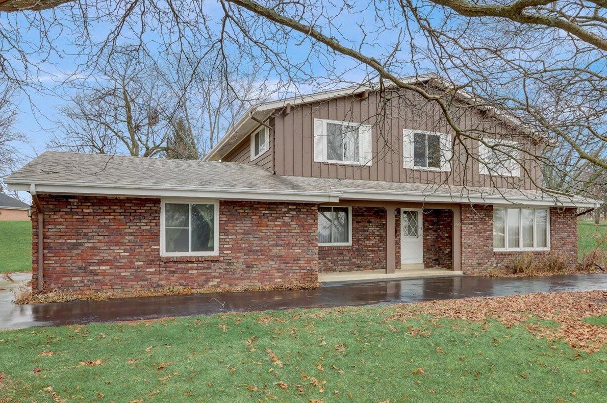 890 Janacek Rd, Brookfield, WI 53045