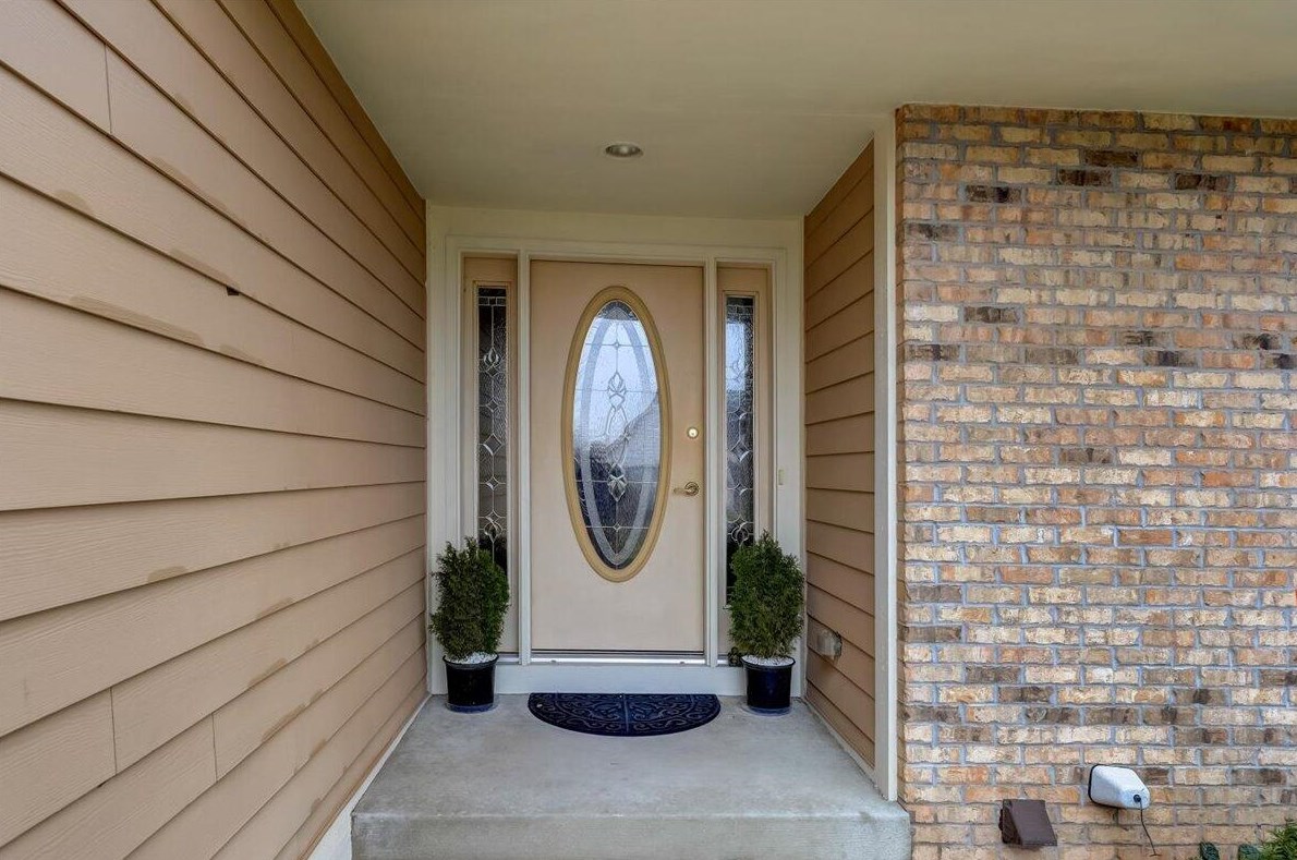 2084 Upper Ridge Rd, Port Washington, WI 53074-9660