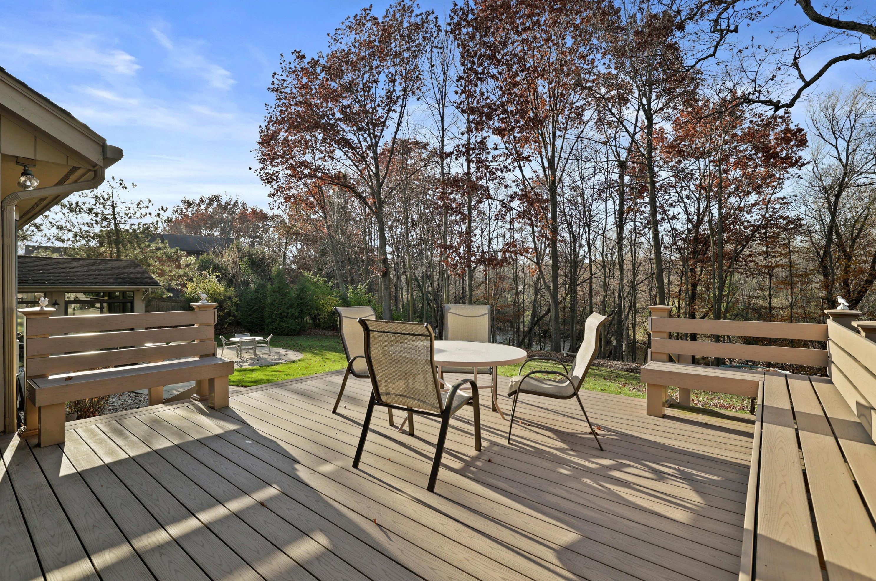 279 High Forest Dr, Cedarburg WI  53012-9140 exterior