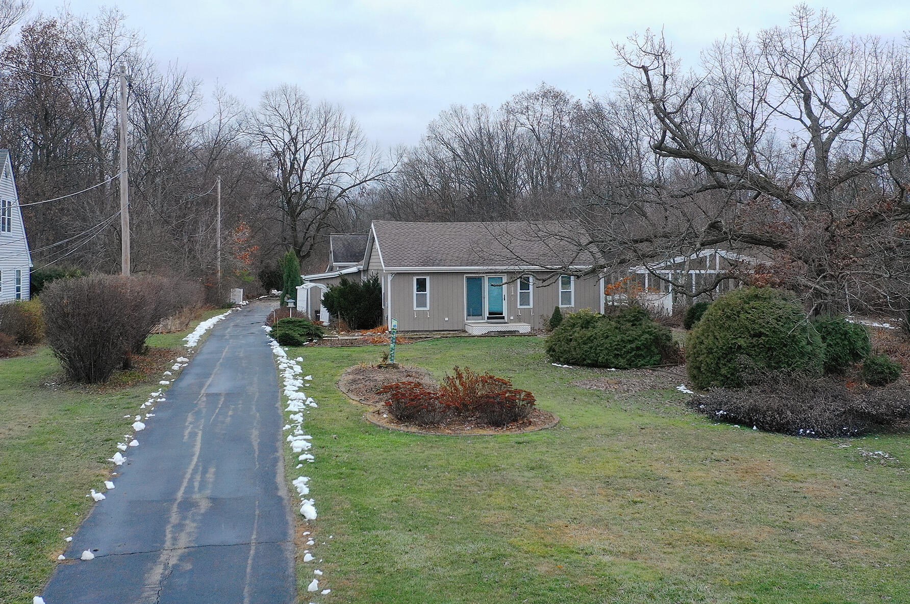 3321 Forest Hill Ave, Hales Corners, WI 53132-8445