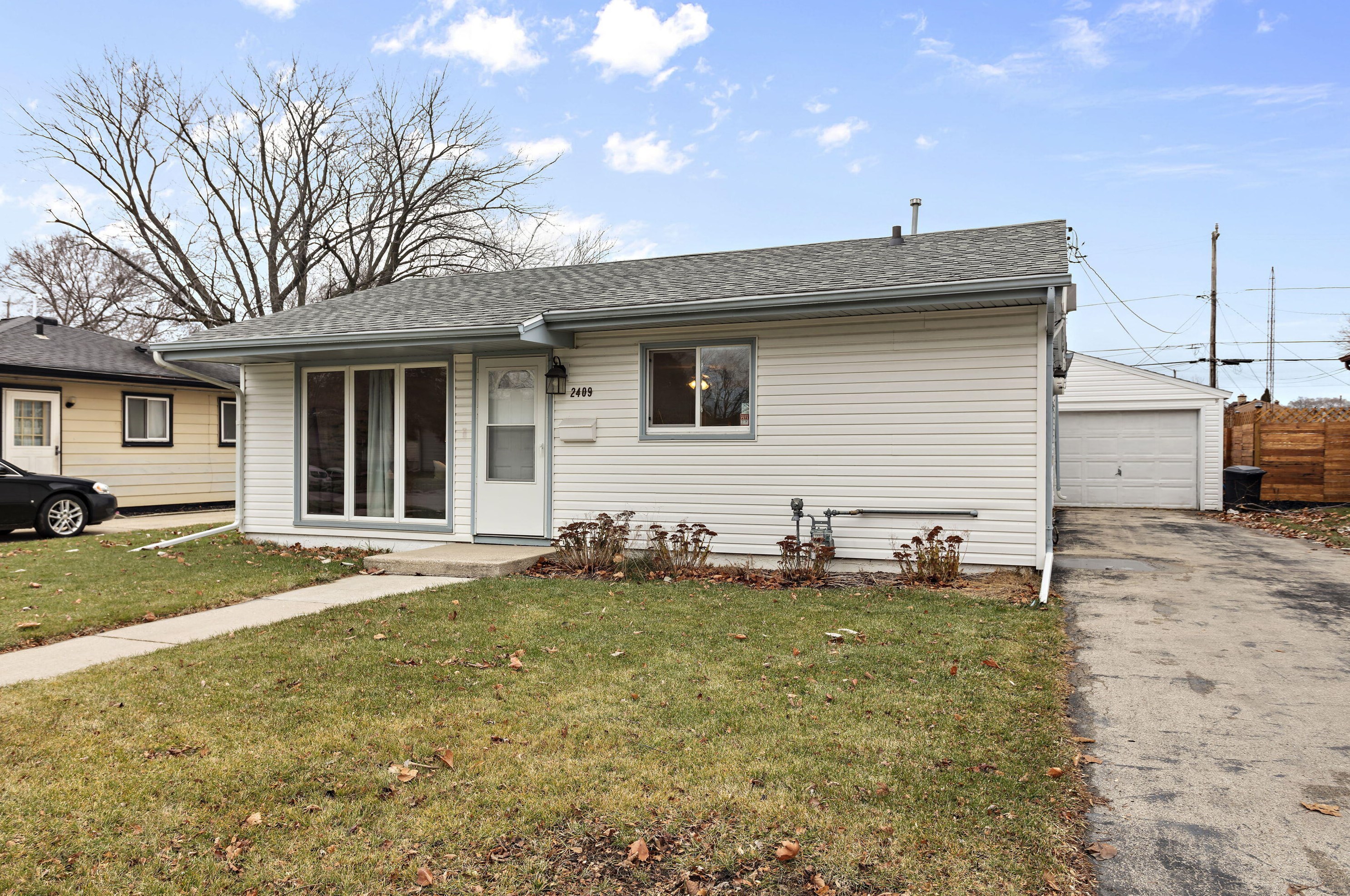 2409 Orchard St, Racine, WI 53405-4013