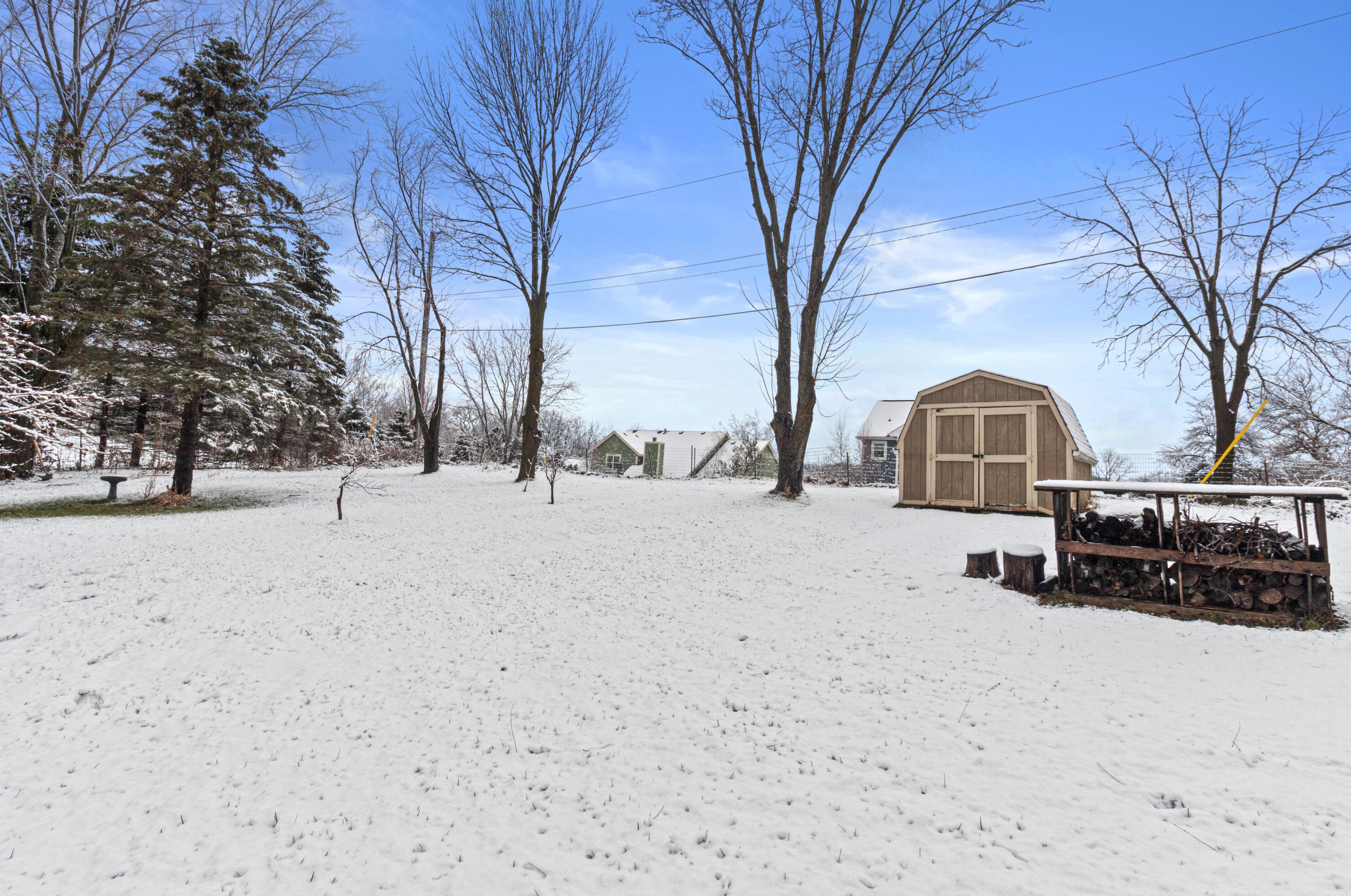 304 Oneida St, Delafield WI  53018-1861 exterior
