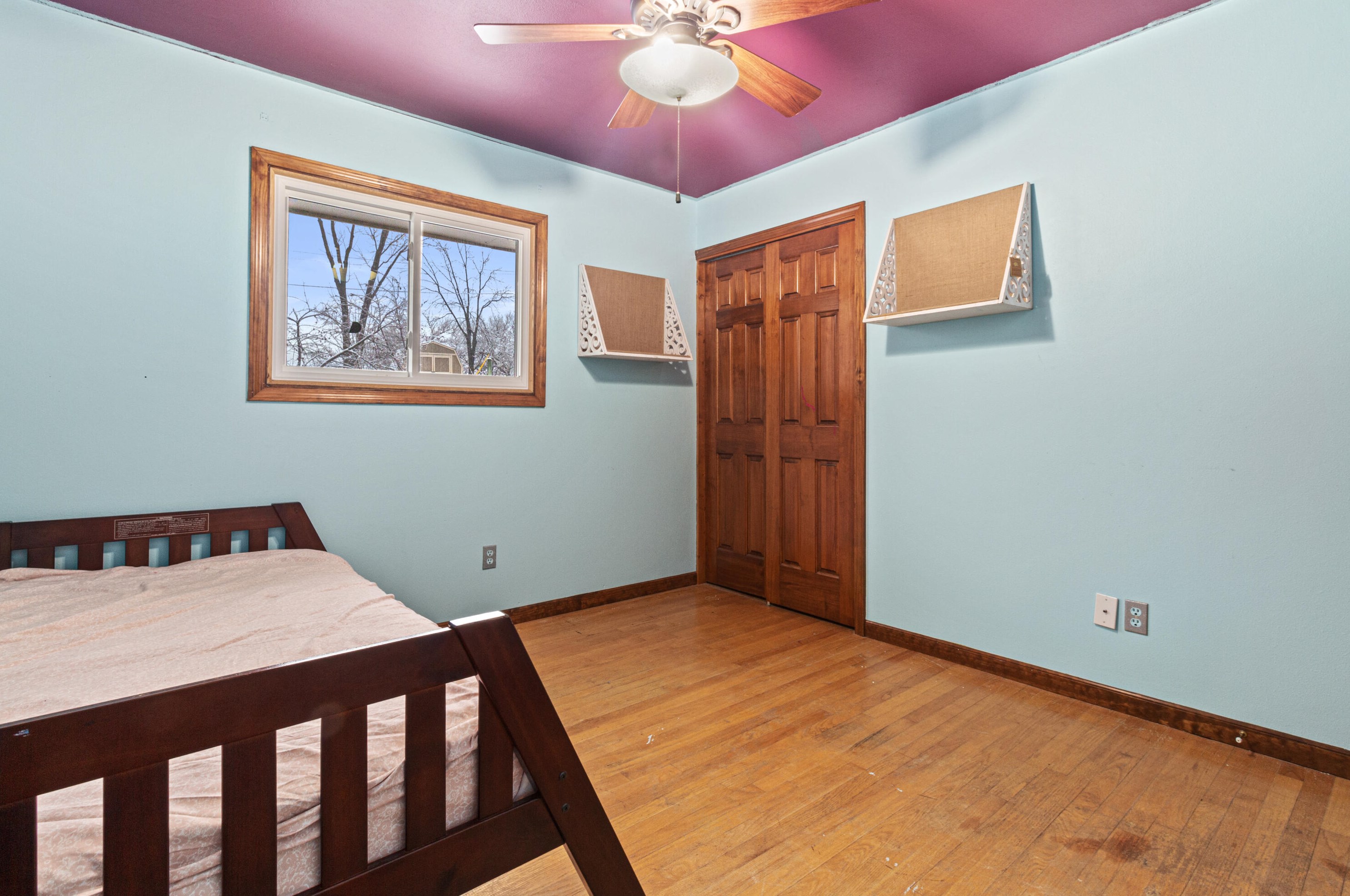 304 Oneida St, Delafield WI  53018-1861 exterior