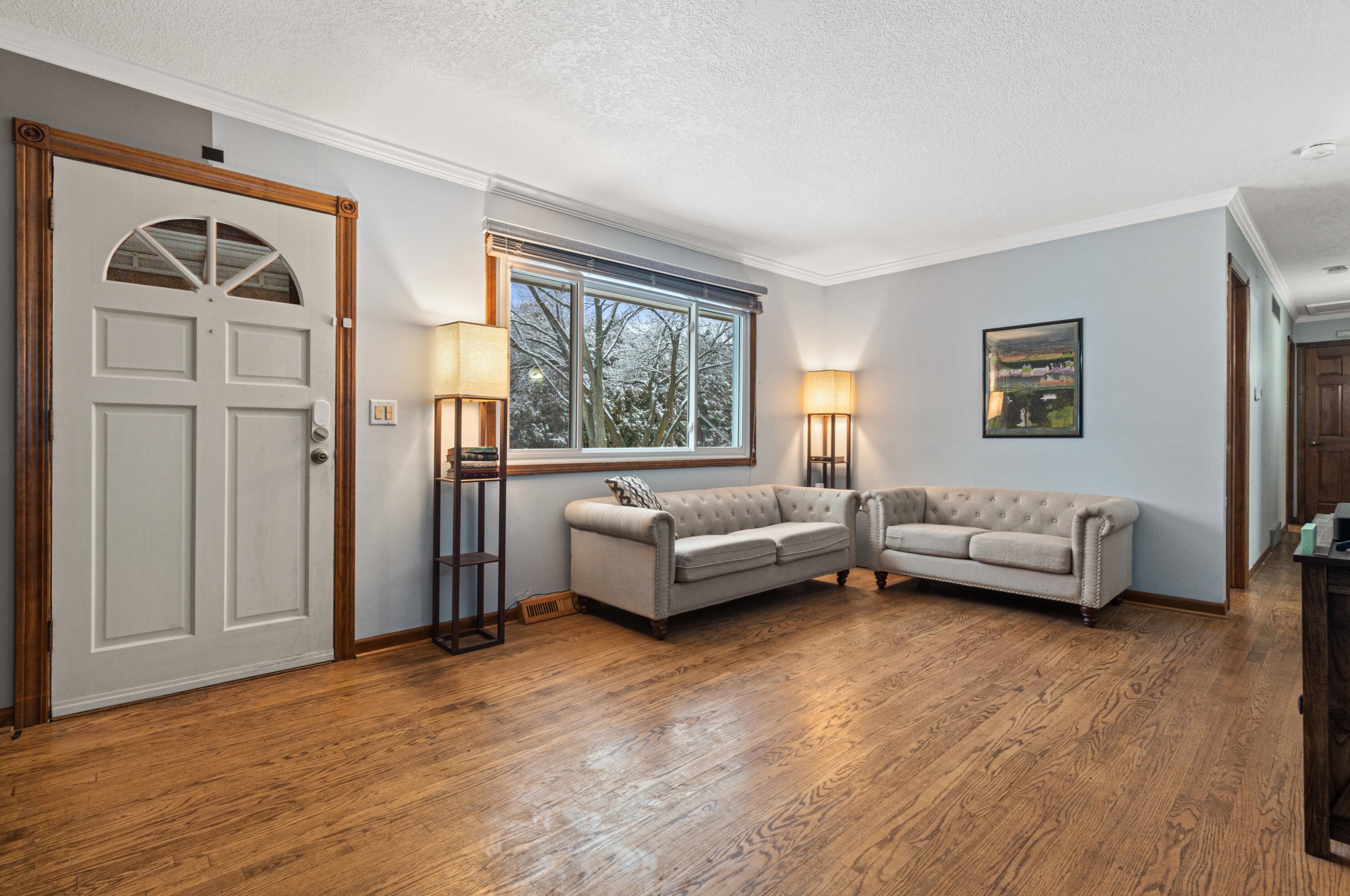 304 Oneida St, Delafield WI  53018-1861 exterior