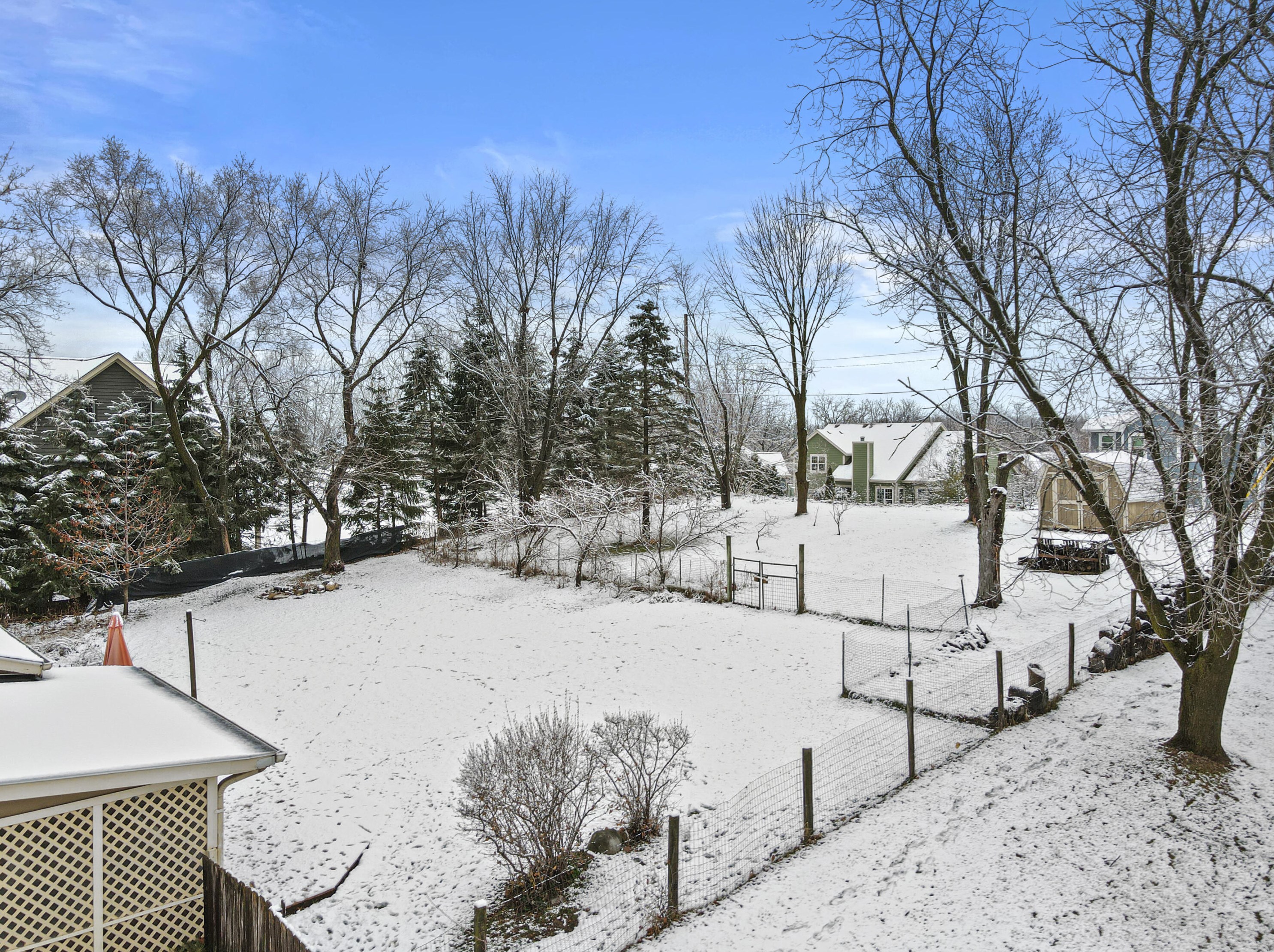 304 Oneida St, Delafield WI  53018-1861 exterior