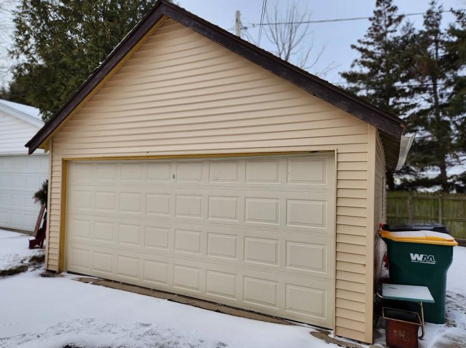 922 N 15th St, Manitowoc, WI 54220