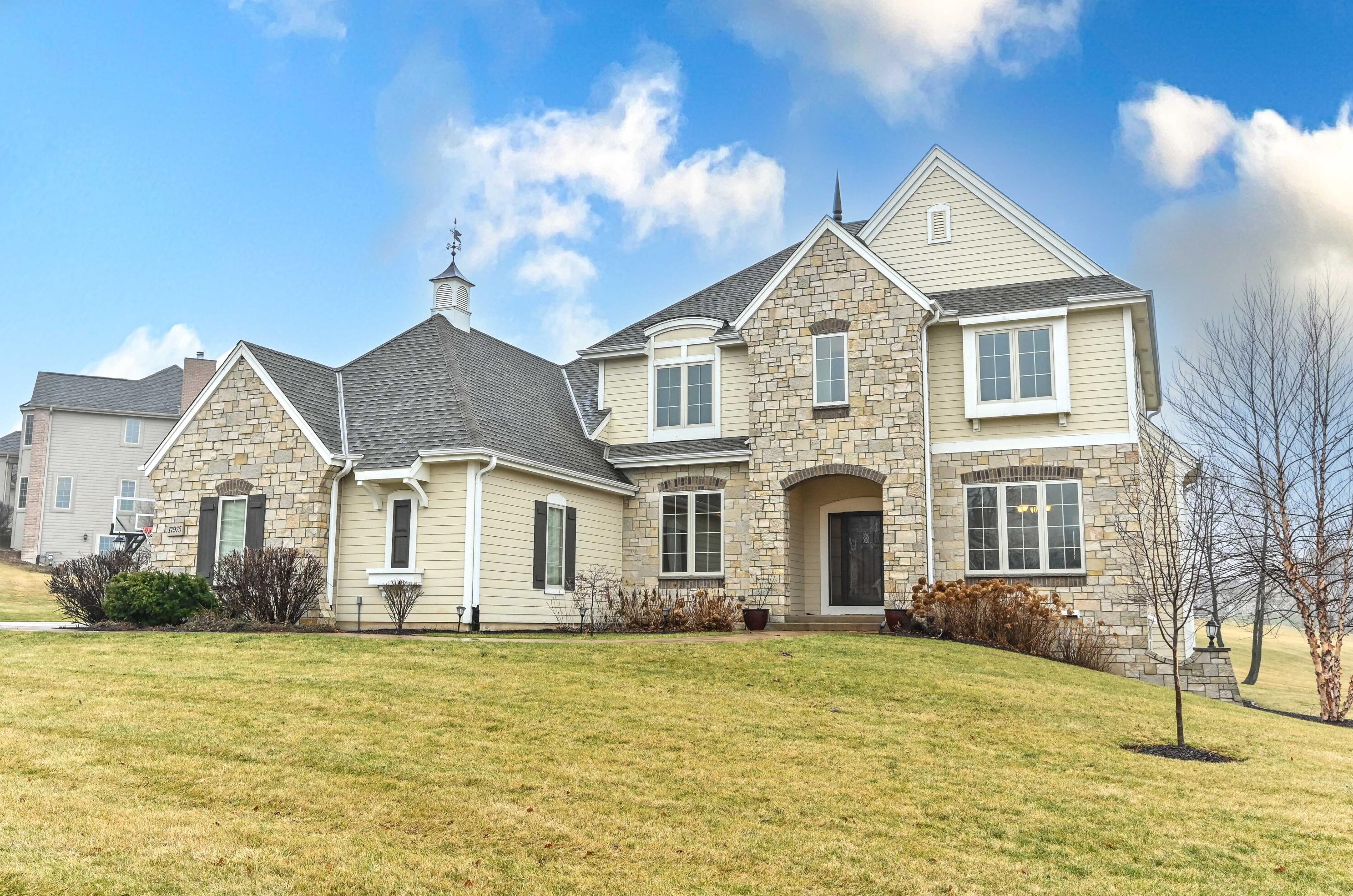 17975 Peregrine Ln, Brookfield, WI 53045