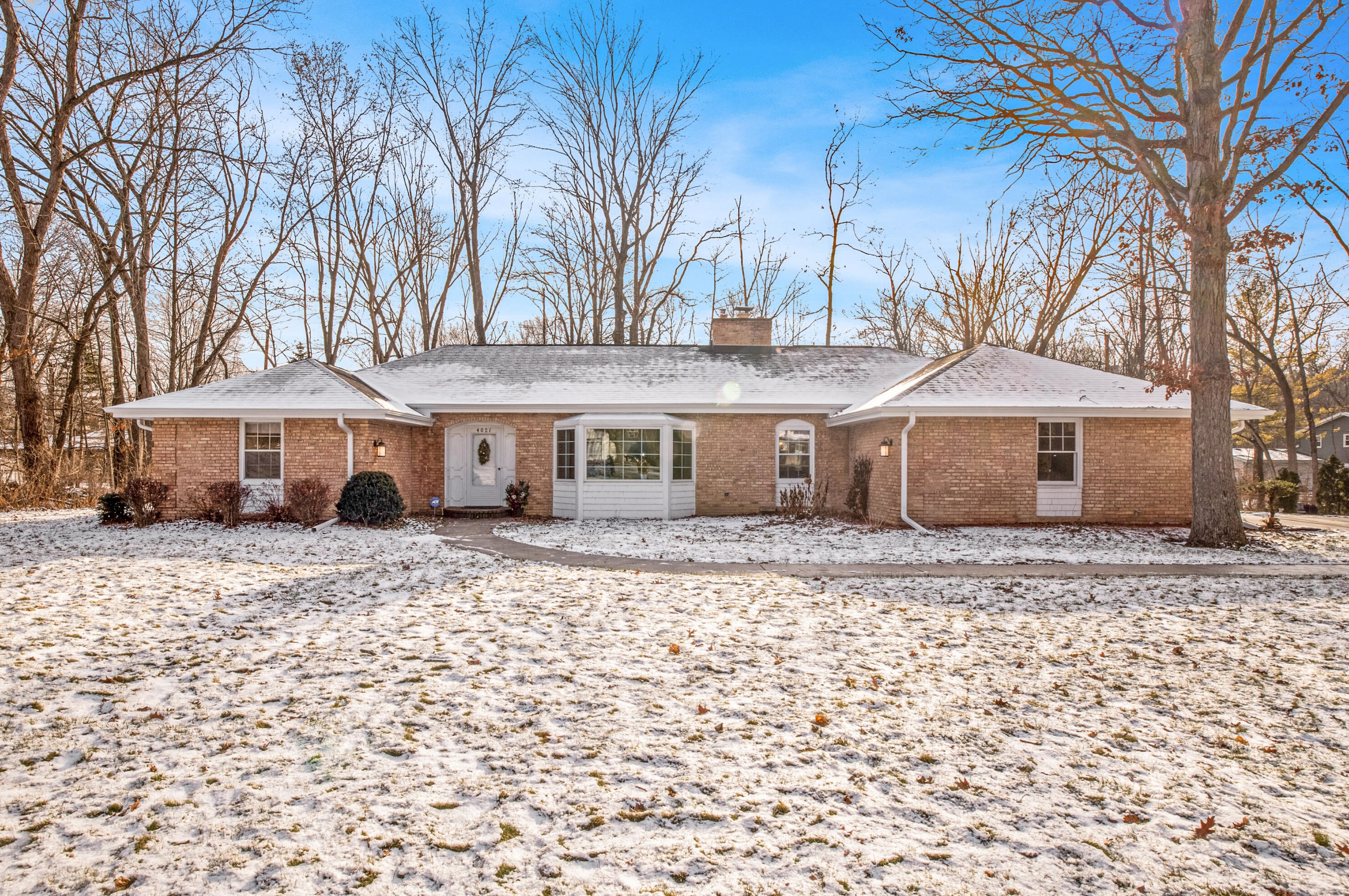 4021 Maplecrest Dr, Hales Corners, WI 53132-9335