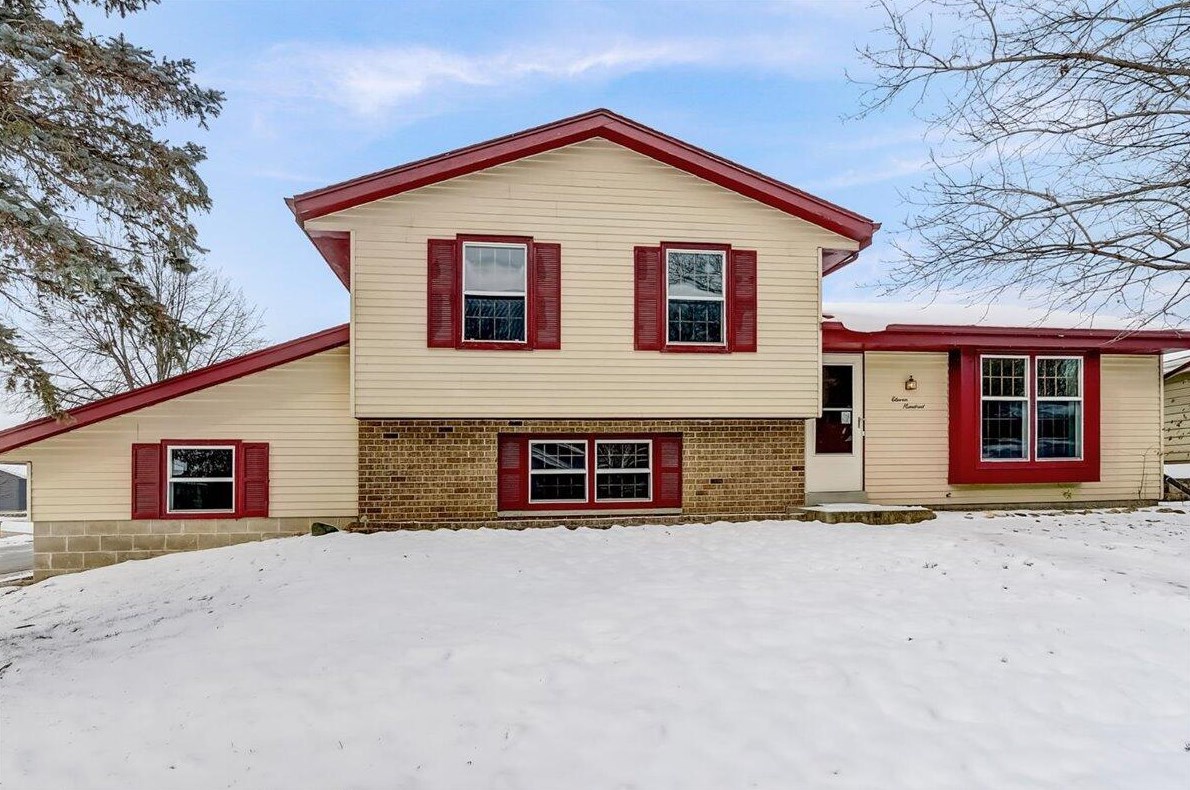 1100 Greenmeadow Dr, Waukesha, WI 53188