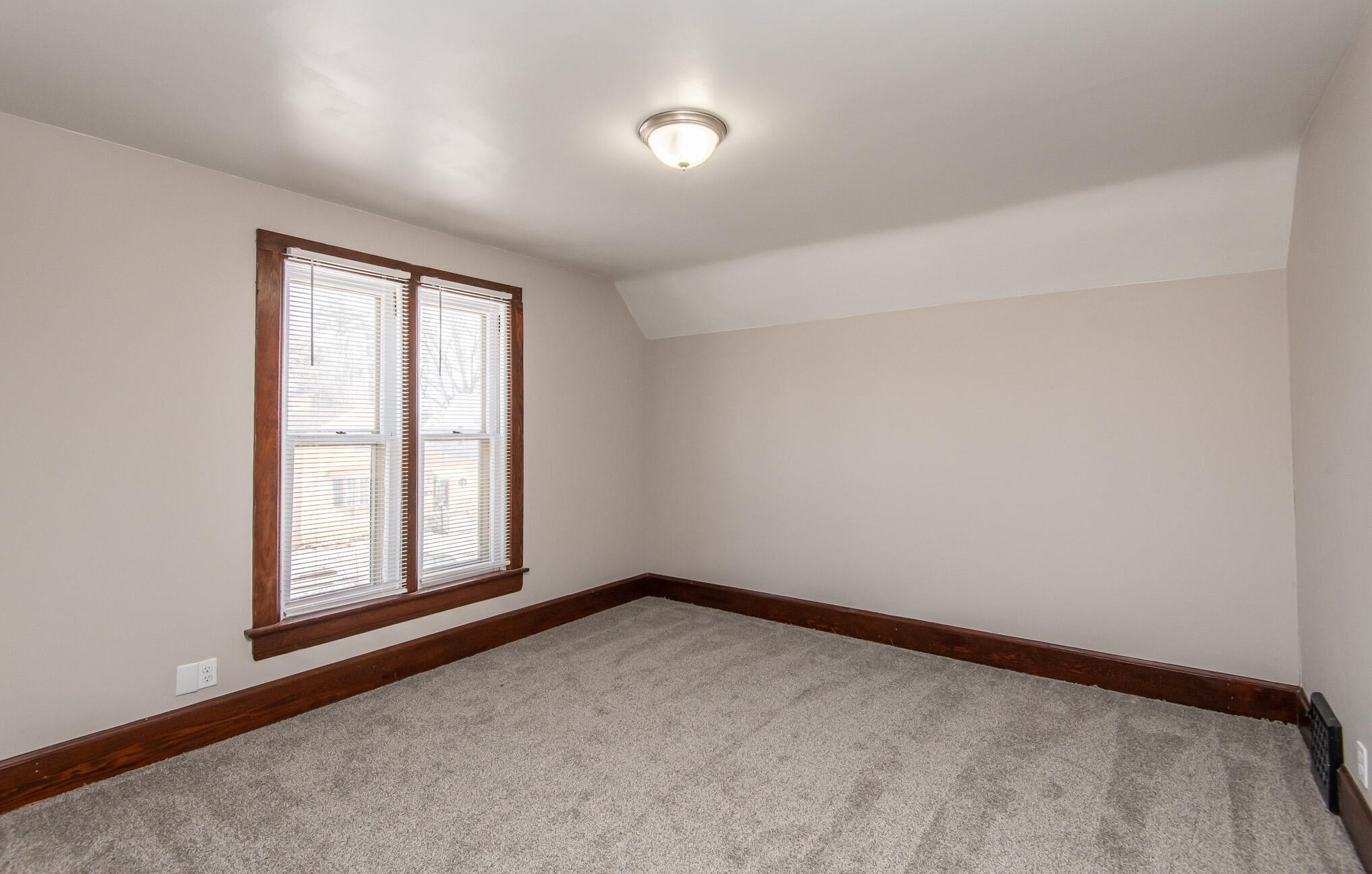 1522 Holmes Ave, Racine WI  53405-3587 exterior