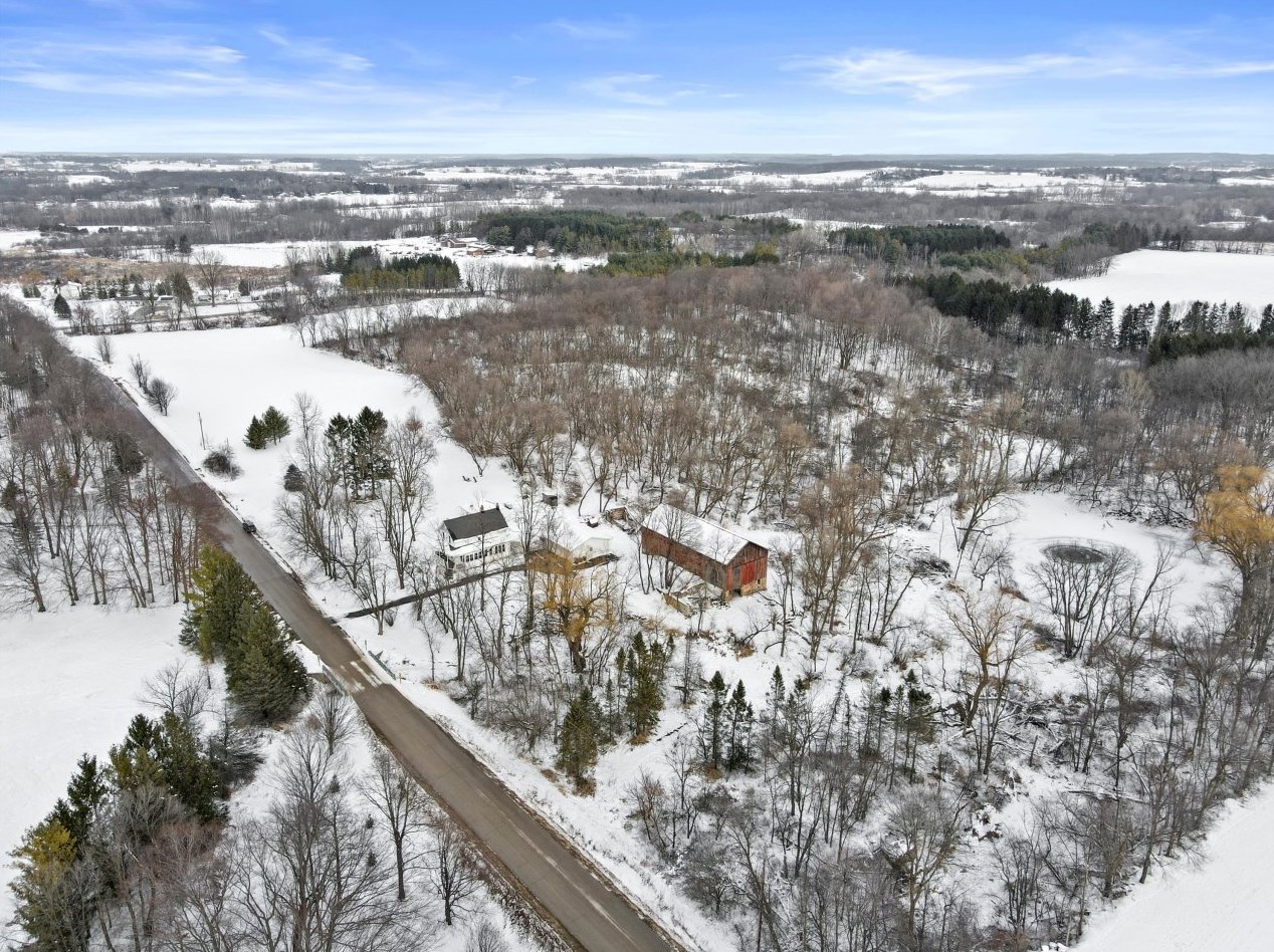 9592 Townline Rd, Kewaskum, WI 53040