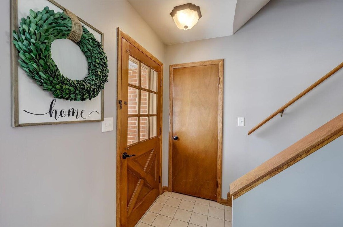 105 Martin Dr, Hartford, WI 53027-2401