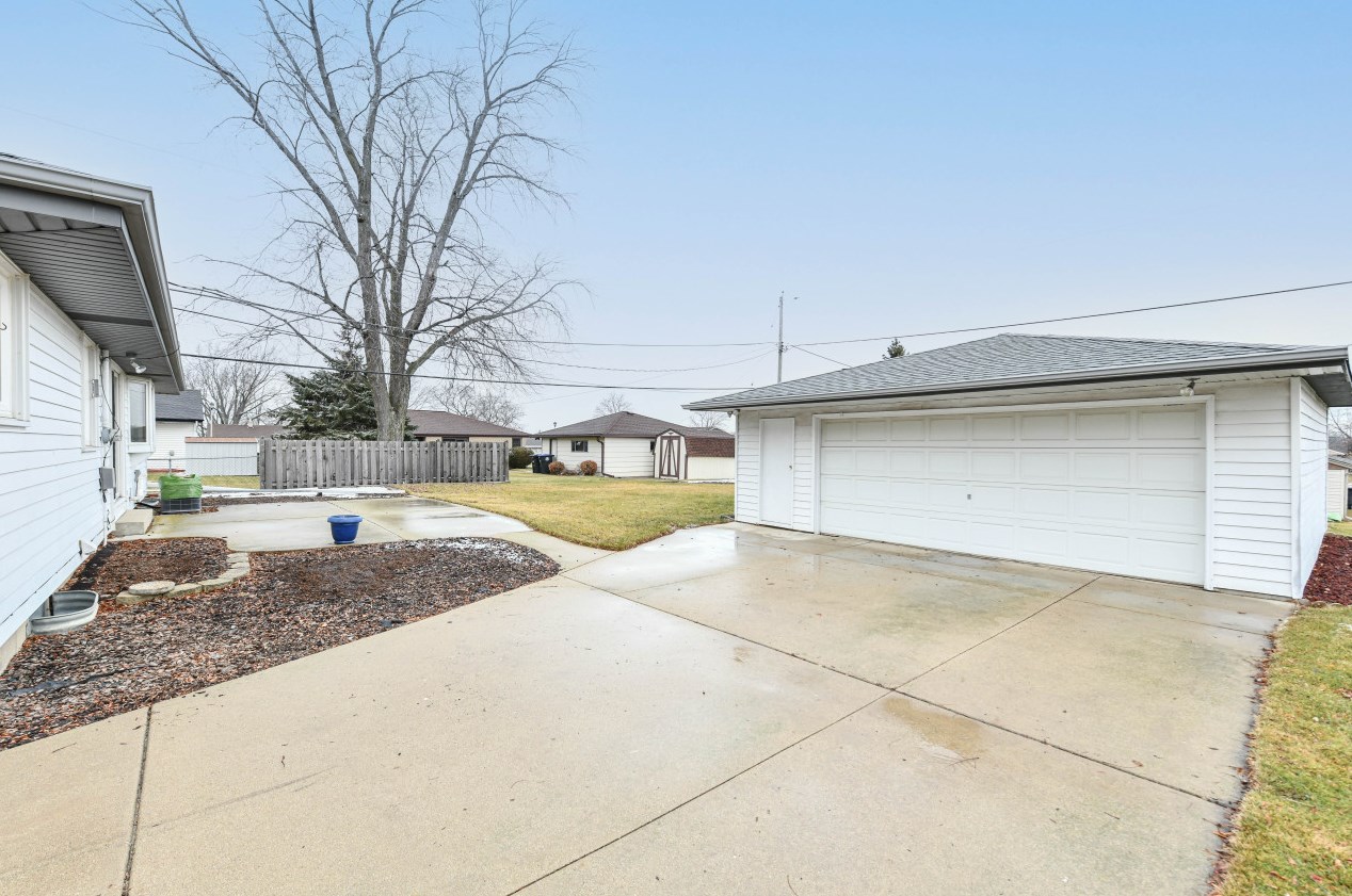 5970 Delaware Ave, Cudahy WI 53110-2849 exterior