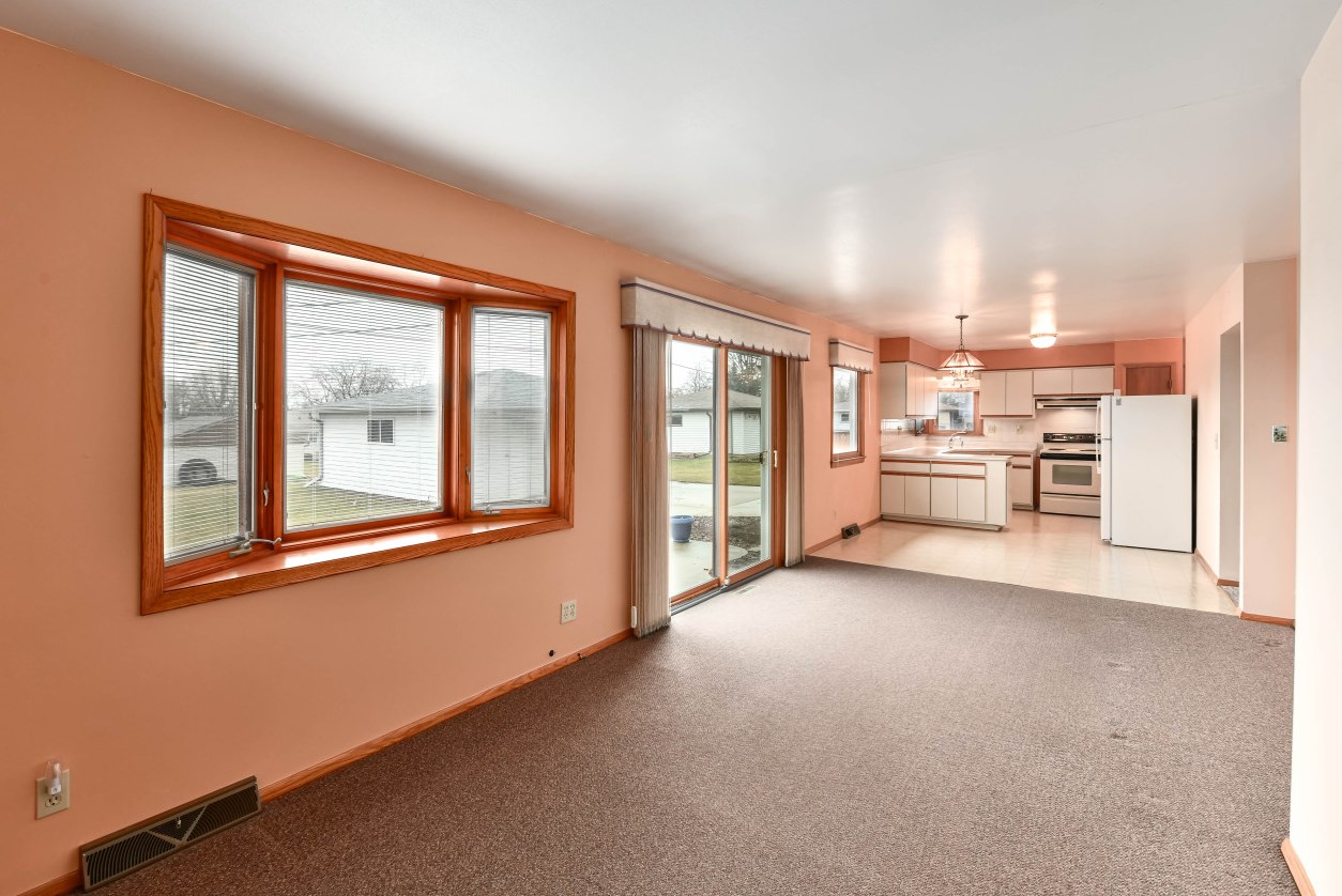 5970 Delaware Ave, Cudahy WI 53110-2849 exterior