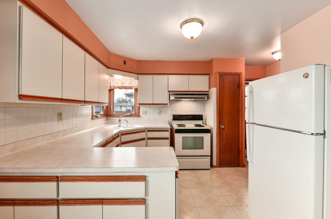 5970 Delaware Ave, Cudahy WI 53110-2849 exterior