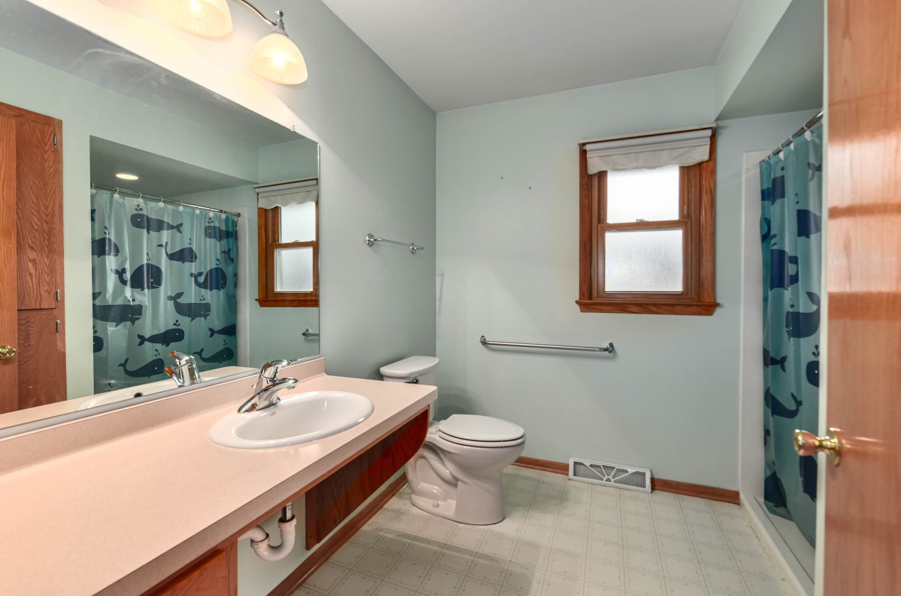 5970 Delaware Ave, Cudahy WI 53110-2849 exterior